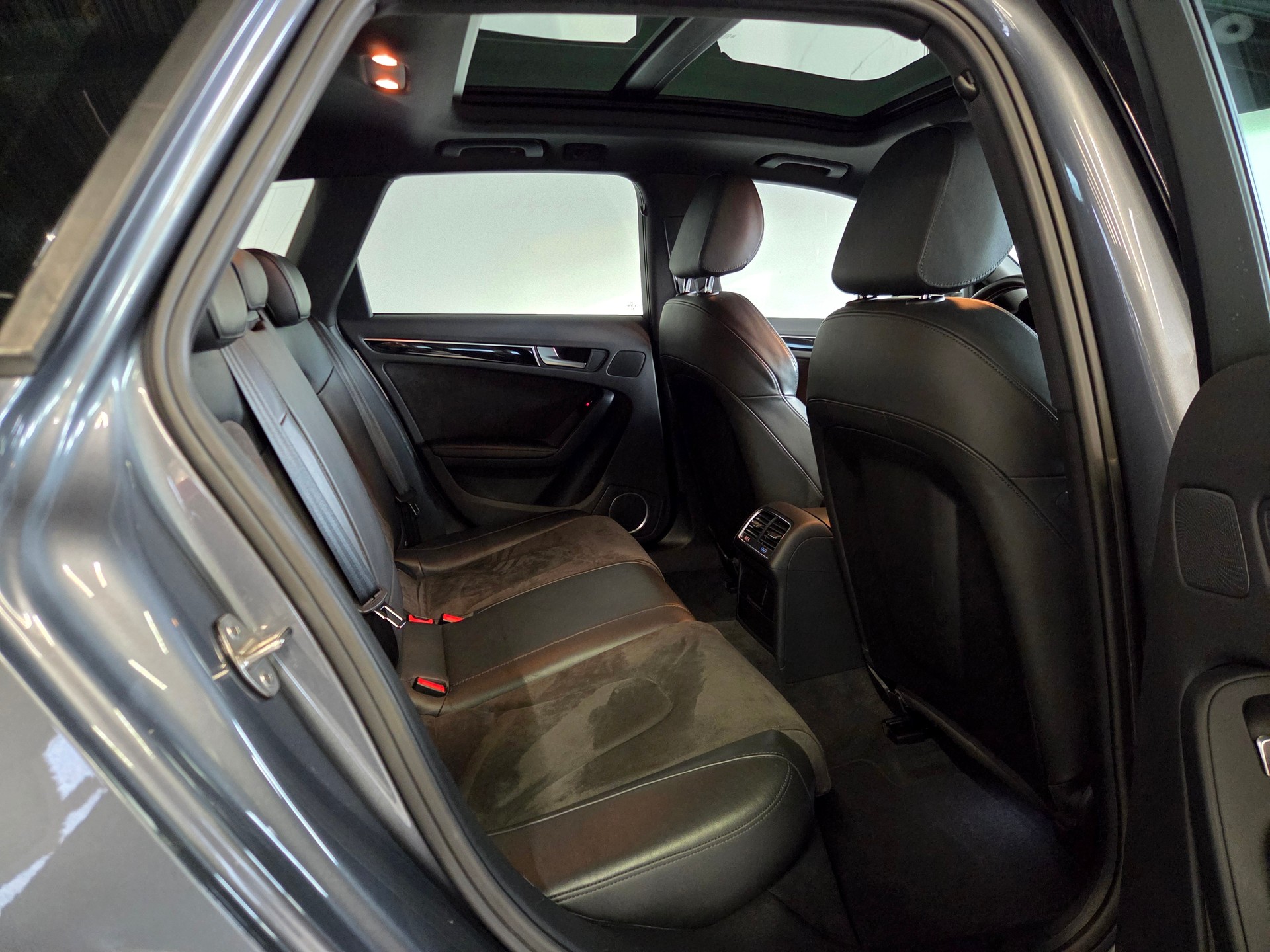 AUDI S4 Avant 3.0 V6 TFSI quattro S-Tronic-image-21