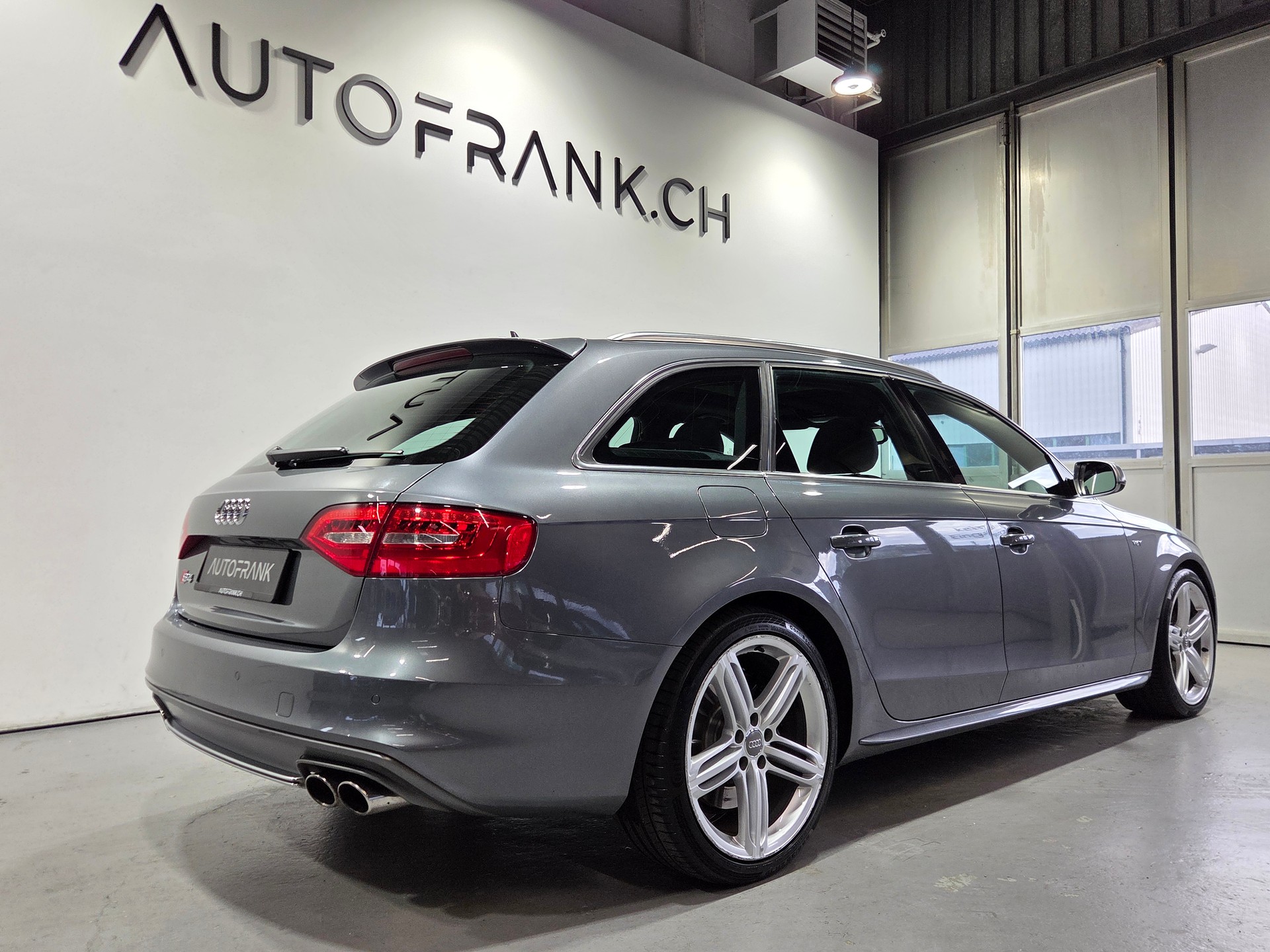 AUDI S4 Avant 3.0 V6 TFSI quattro S-Tronic-image-7