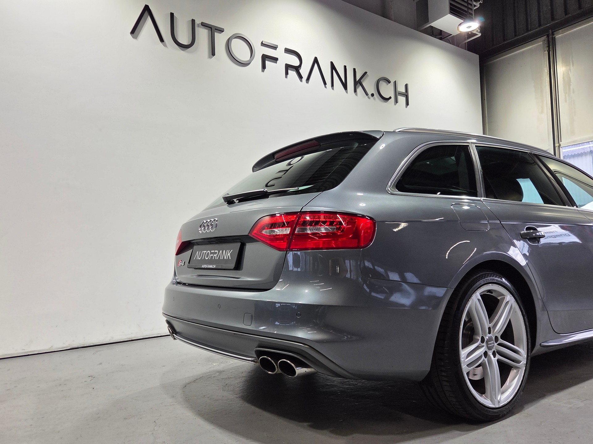 AUDI S4 Avant 3.0 V6 TFSI quattro S-Tronic-image-9