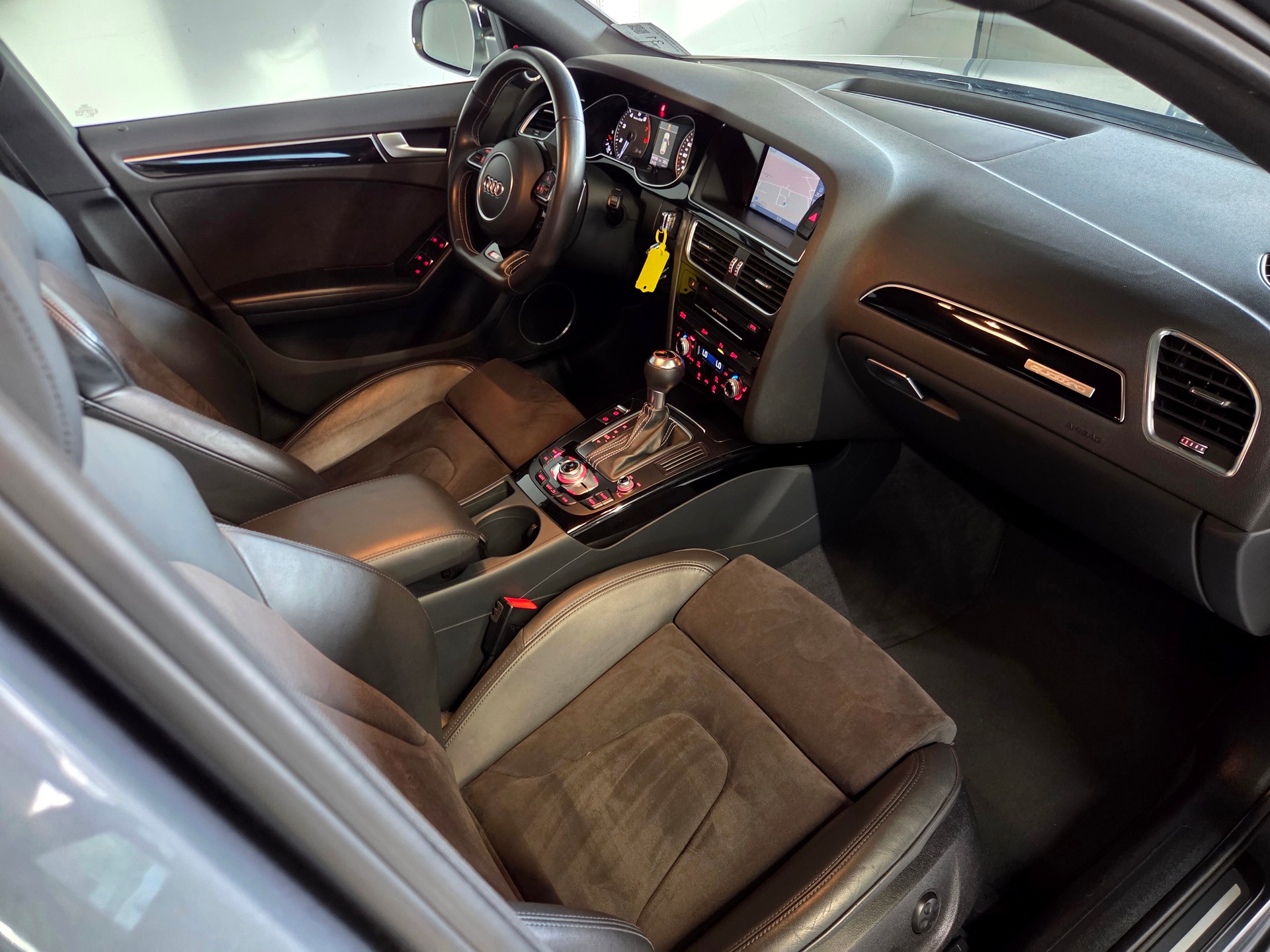 AUDI S4 Avant 3.0 V6 TFSI quattro S-Tronic-image-16