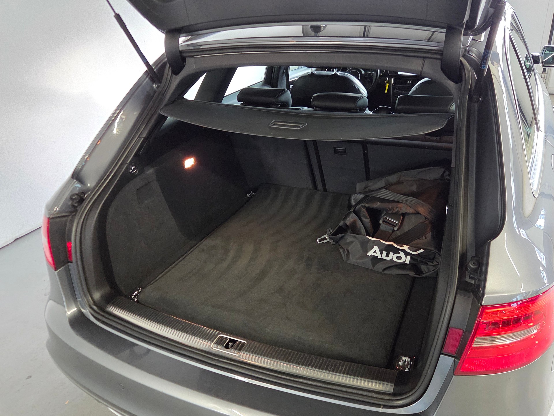 AUDI S4 Avant 3.0 V6 TFSI quattro S-Tronic-image-22