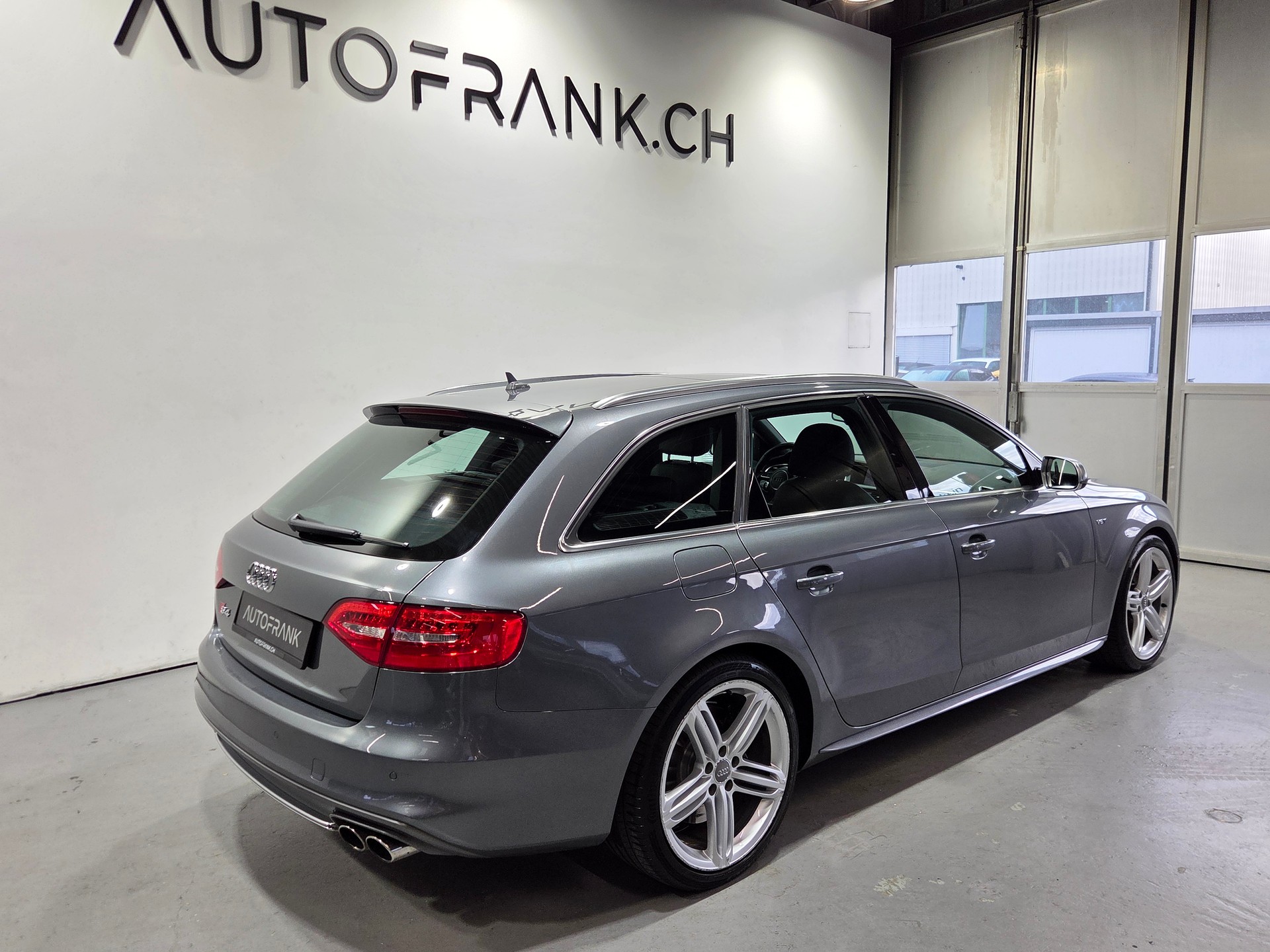 AUDI S4 Avant 3.0 V6 TFSI quattro S-Tronic-image-6