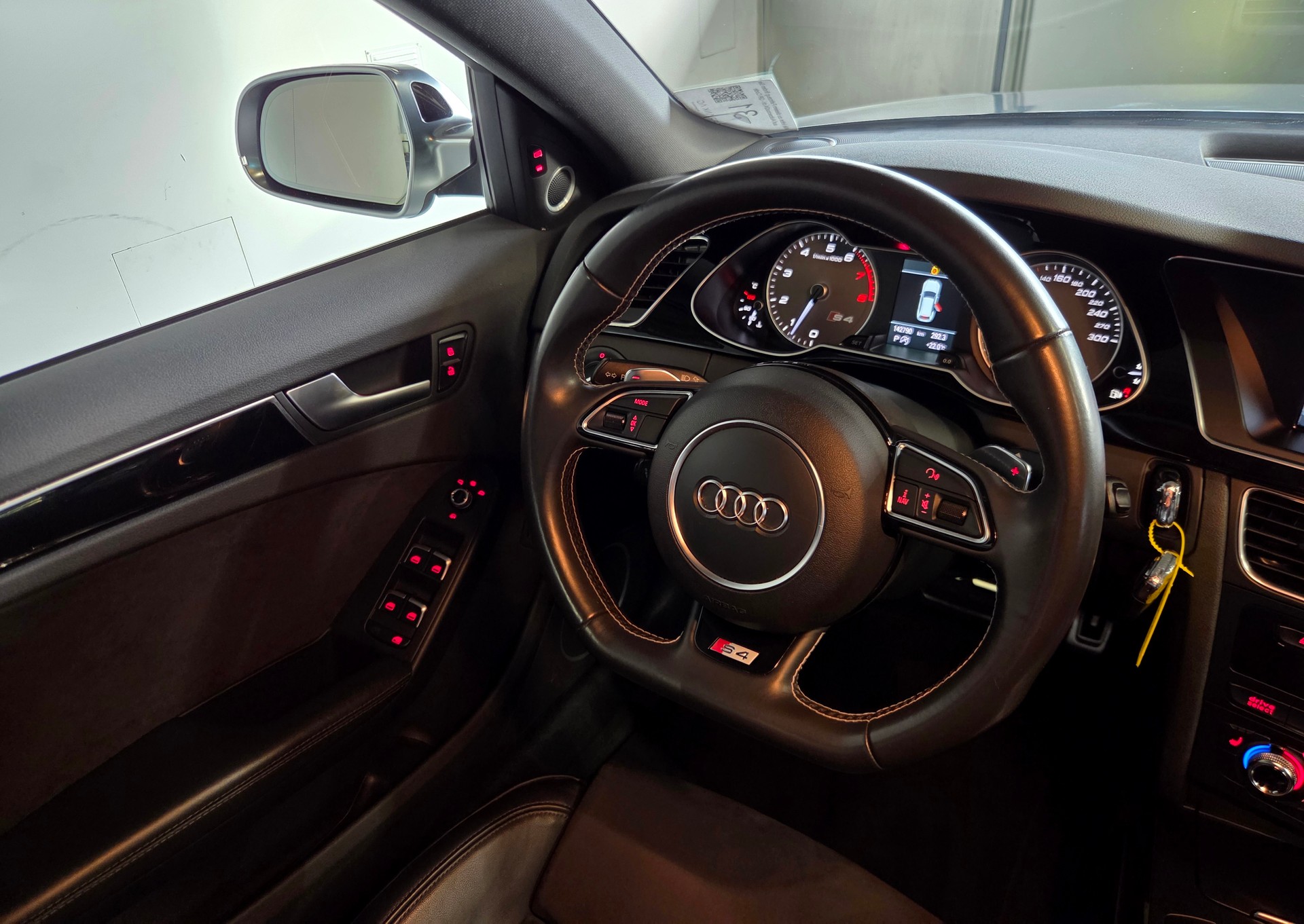 AUDI S4 Avant 3.0 V6 TFSI quattro S-Tronic-image-19