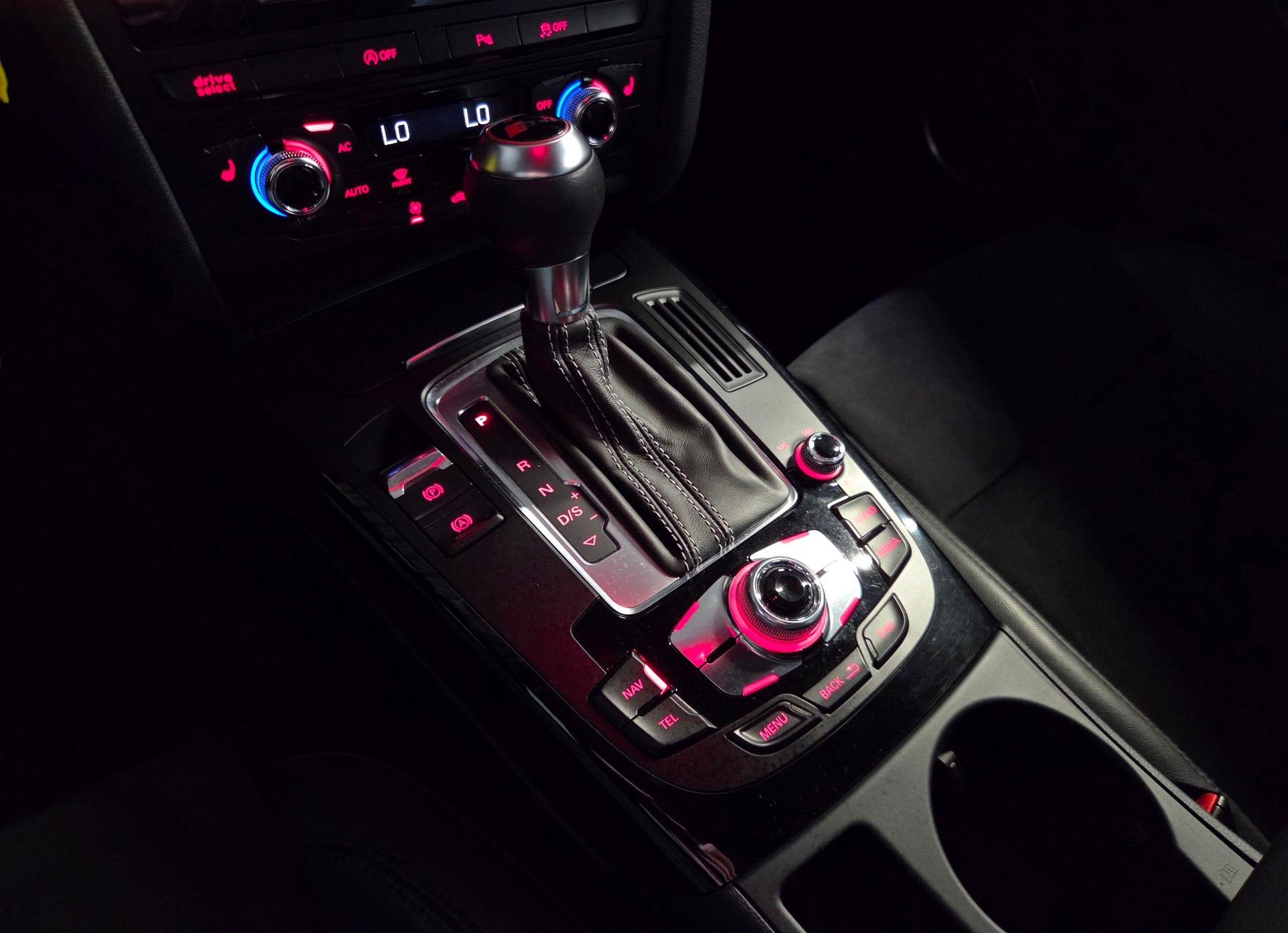 AUDI S4 Avant 3.0 V6 TFSI quattro S-Tronic-image-18