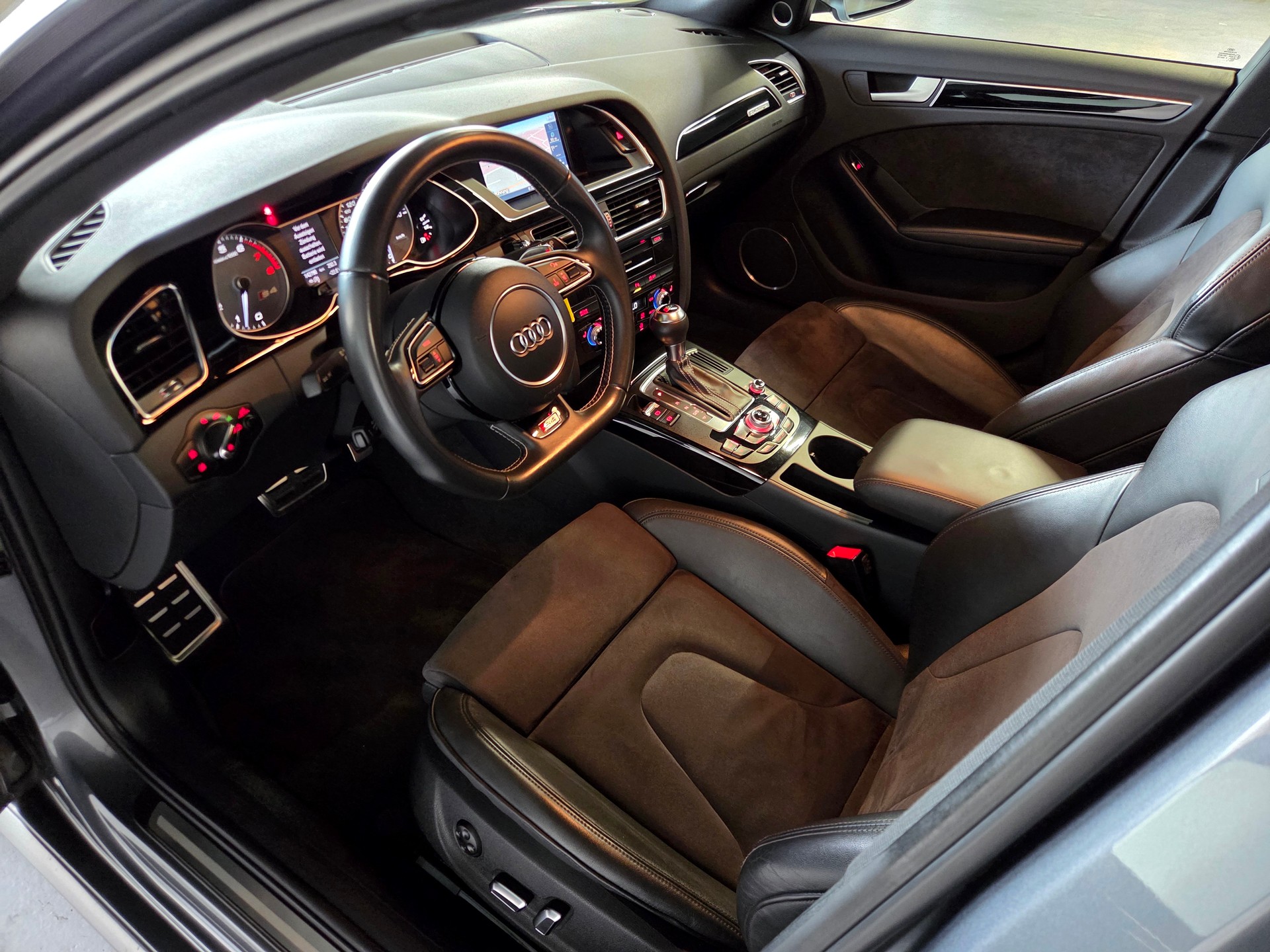 AUDI S4 Avant 3.0 V6 TFSI quattro S-Tronic-image-10