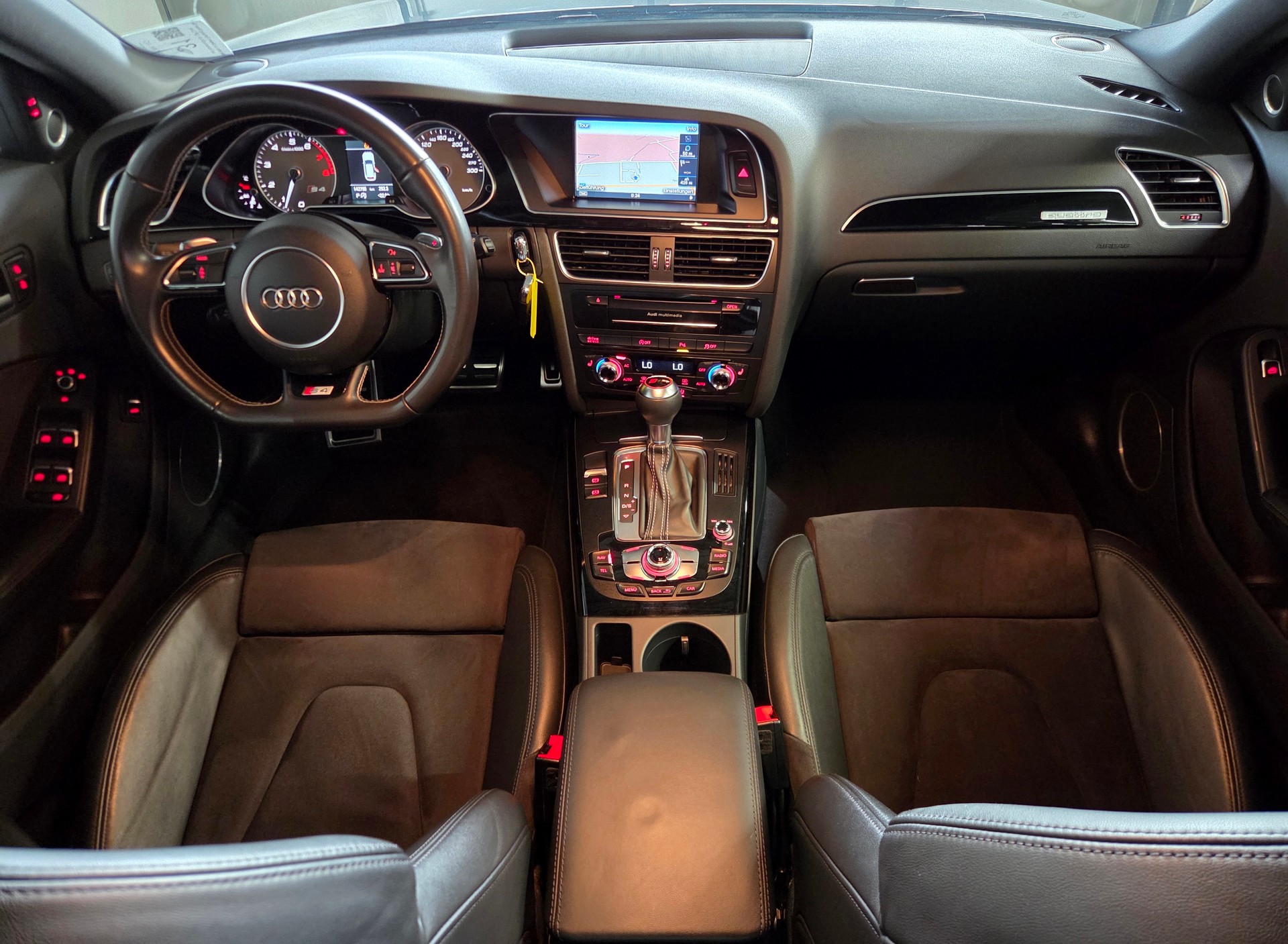 AUDI S4 Avant 3.0 V6 TFSI quattro S-Tronic-image-13