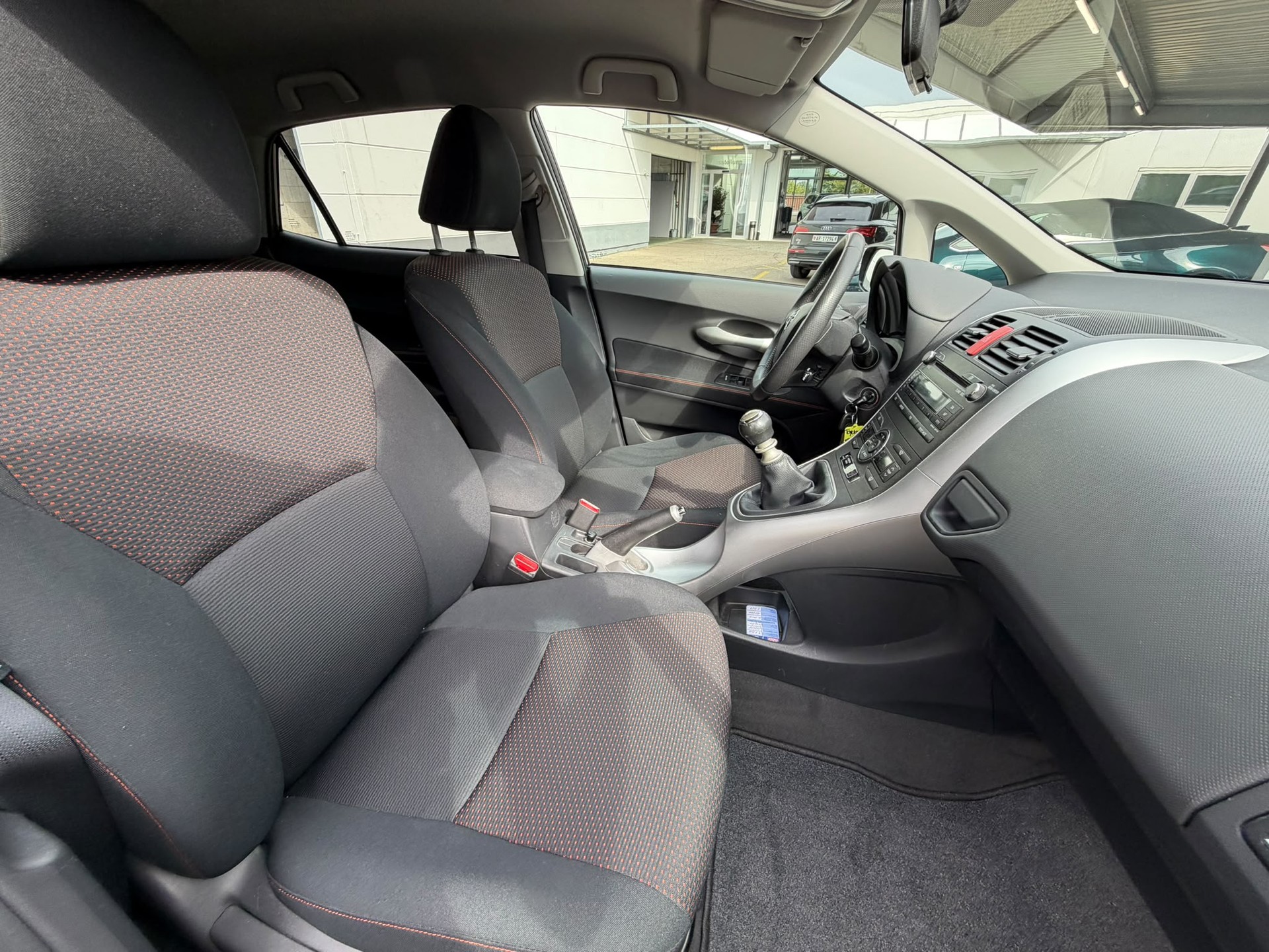 TOYOTA Auris 1.8 S-image-13