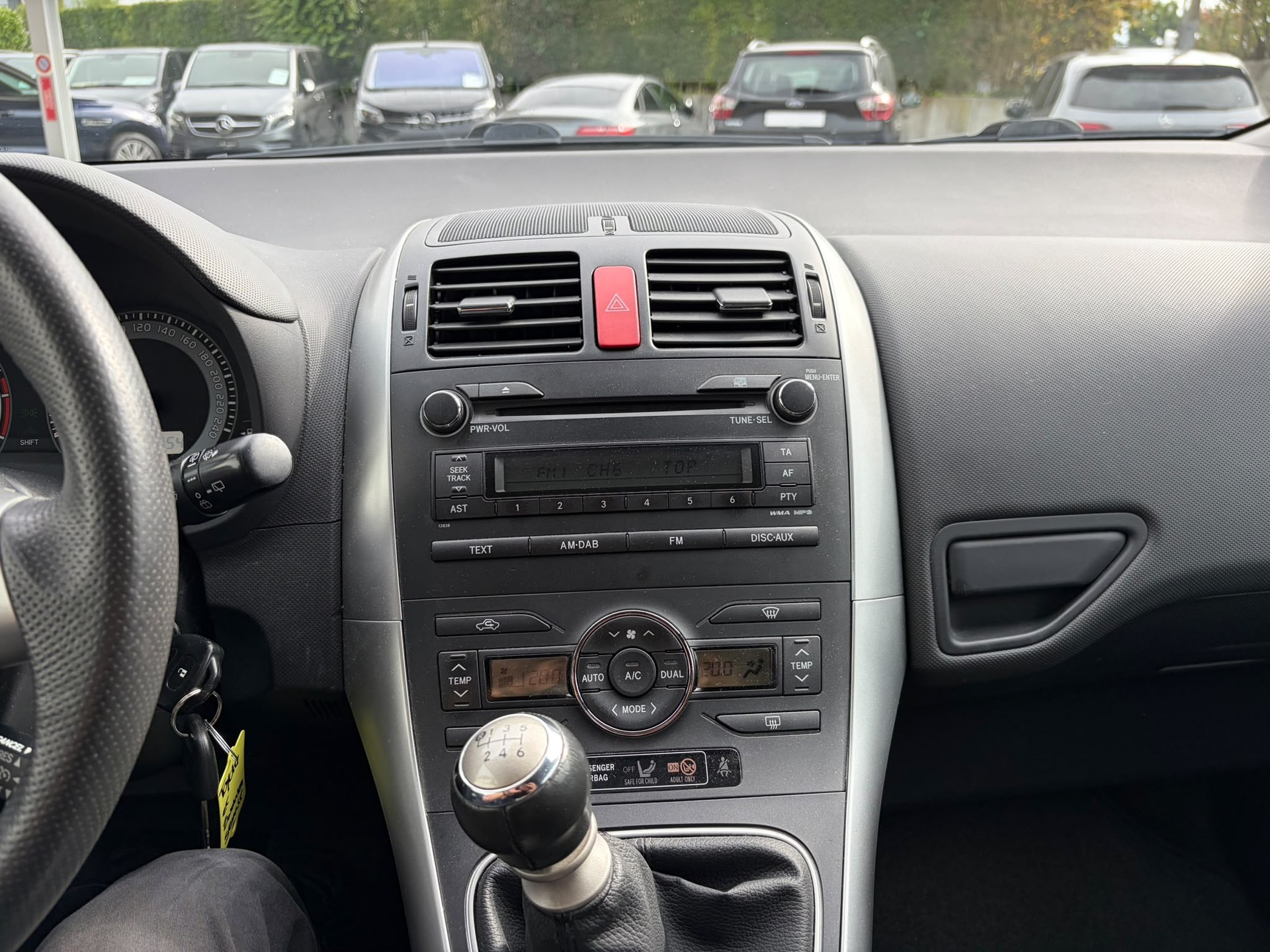 TOYOTA Auris 1.8 S-image-11