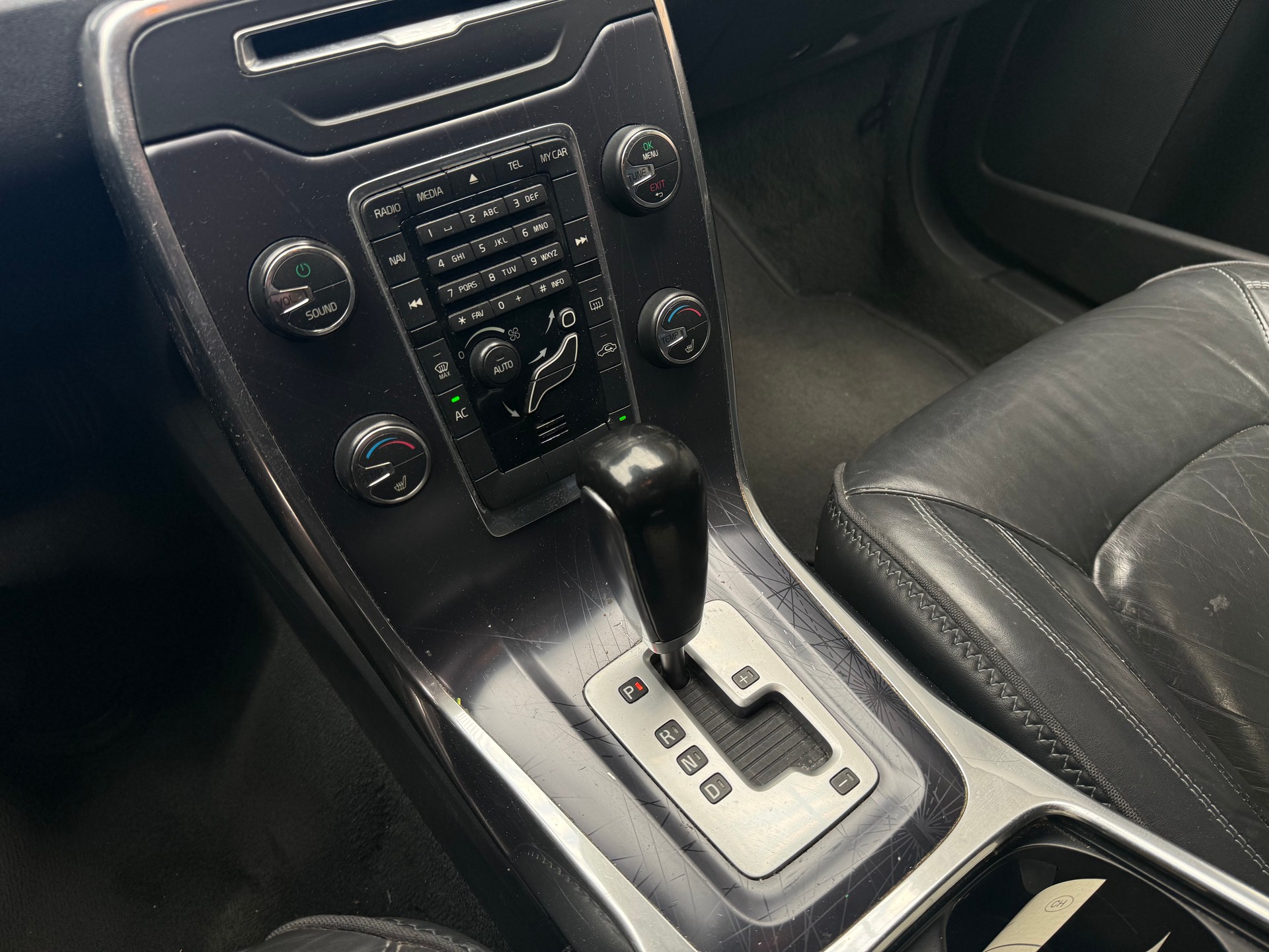 VOLVO V70 D3 OceanRace Geartronic-image-11