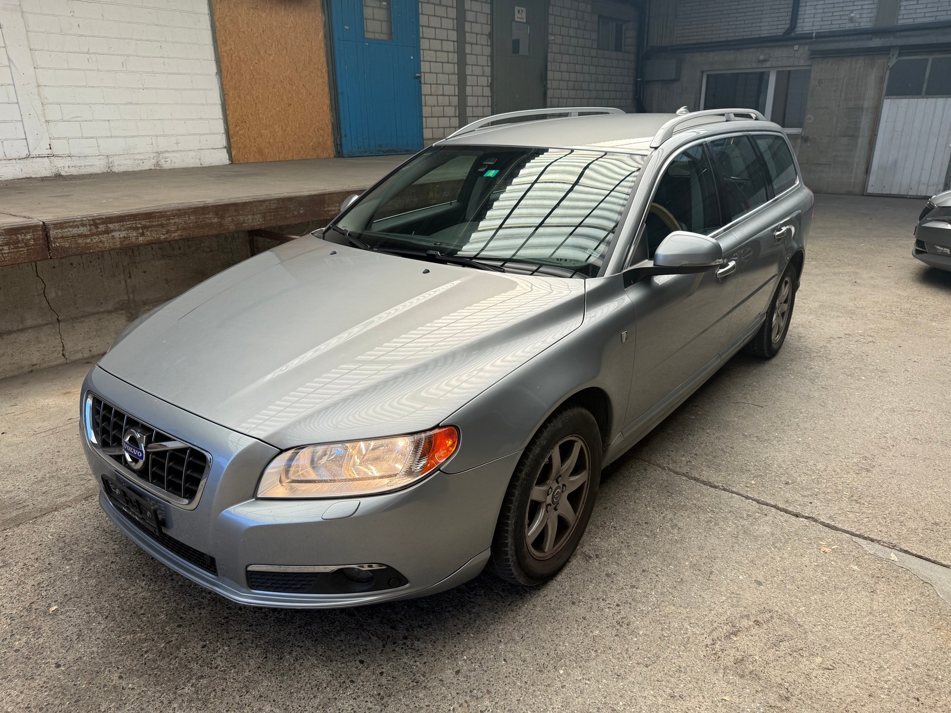 VOLVO V70 D3 OceanRace Geartronic-showroom-element-1