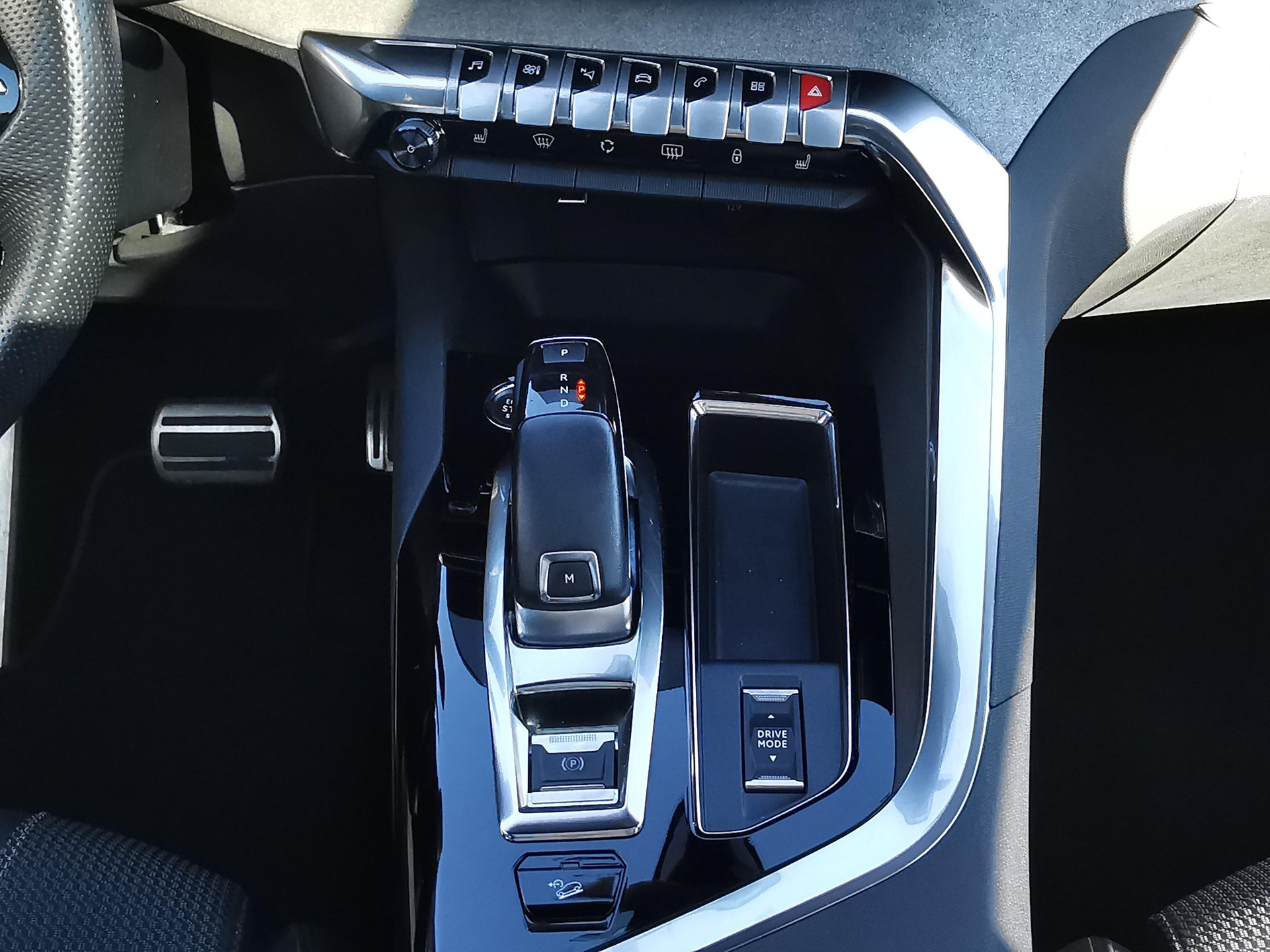 PEUGEOT 3008 1.5 BlueHDi GT-image-17