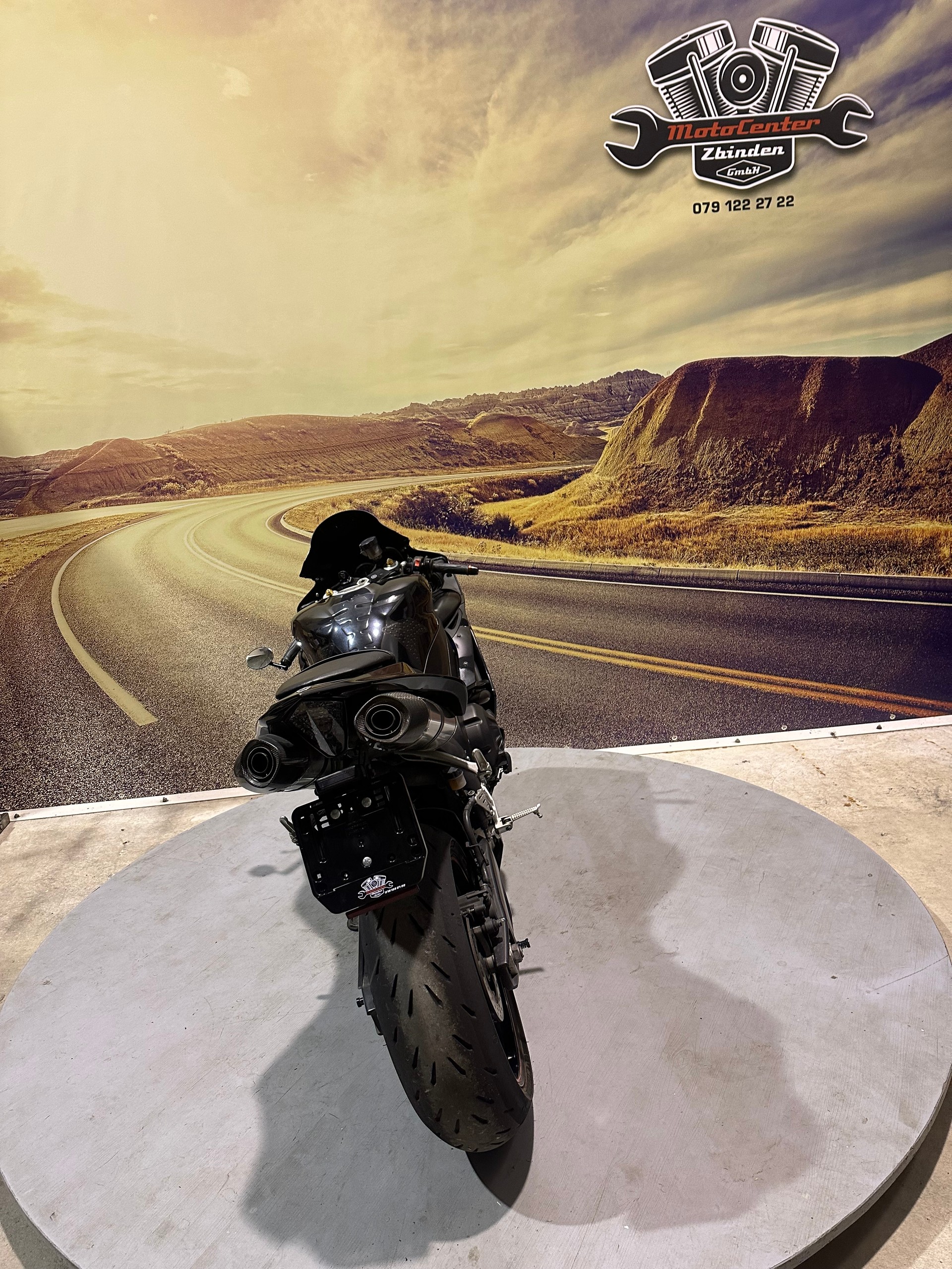 YAMAHA YZF-R1 BLACK Akrapovic Auspuff-image-8