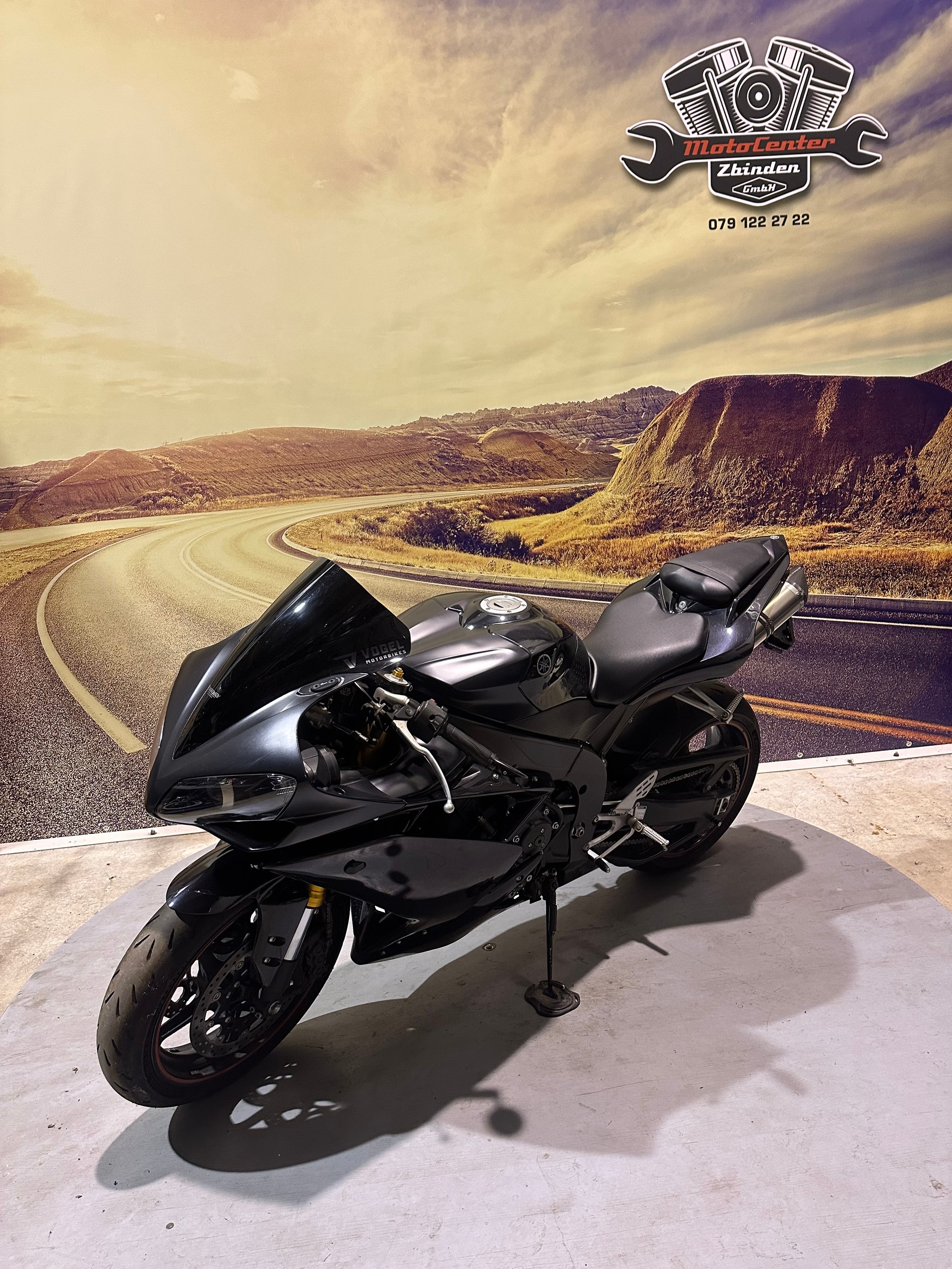 YAMAHA YZF-R1 BLACK Akrapovic Auspuff-showroom-element-3