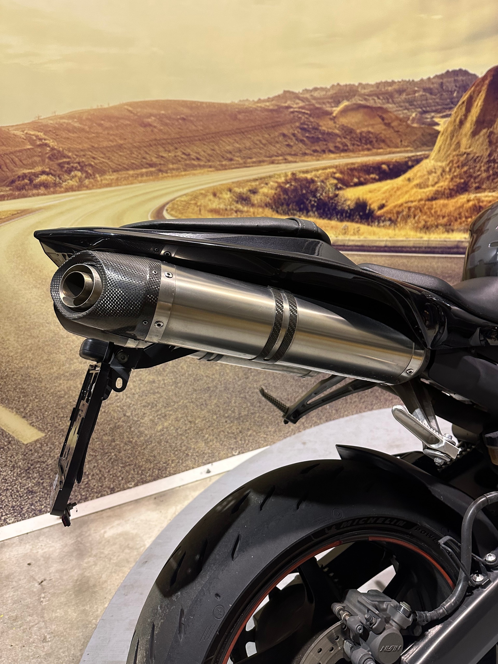 YAMAHA YZF-R1 BLACK Akrapovic Auspuff-image-7
