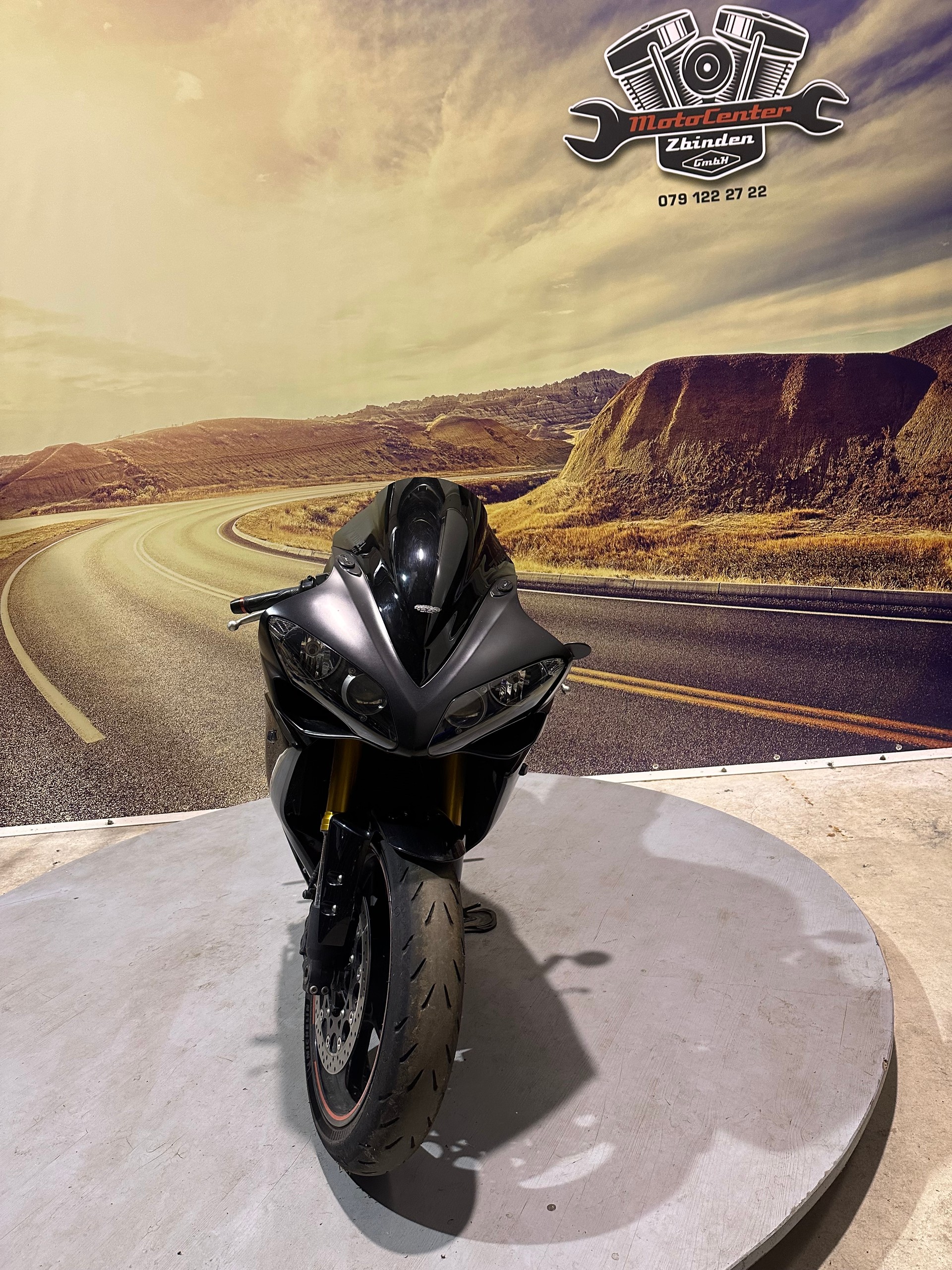 YAMAHA YZF-R1 BLACK Akrapovic Auspuff-showroom-element-2