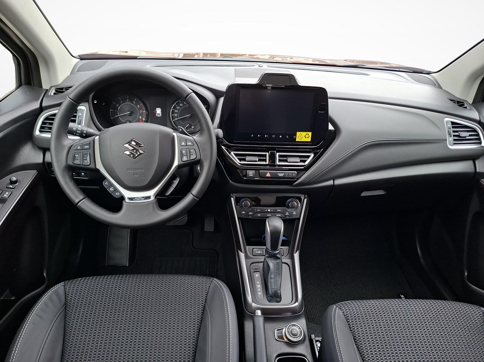 SUZUKI S-Cross 1.4 T Piz Sulai Top Hybrid 4x4-image-8