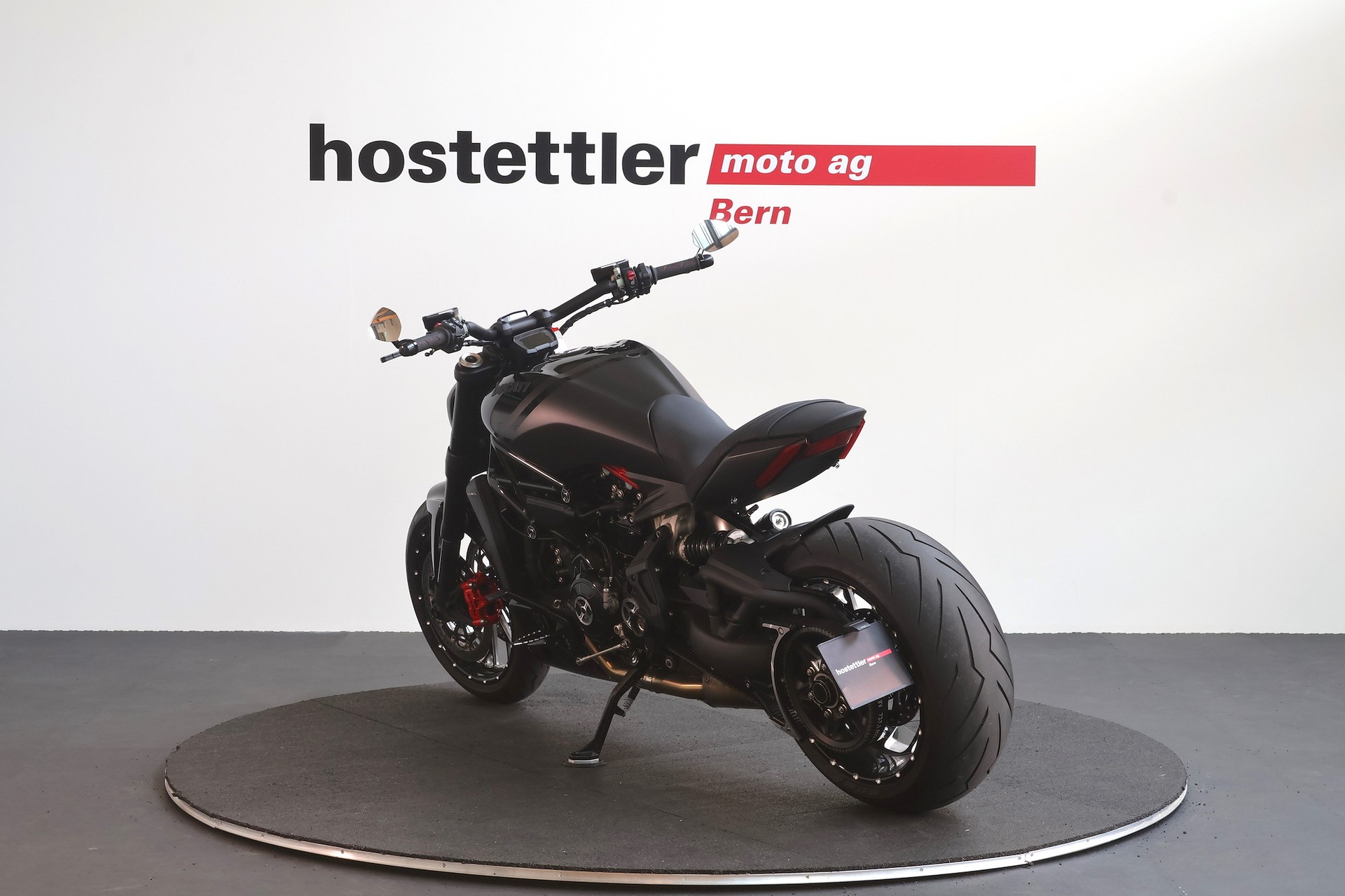 DUCATI X Diavel Nera-showroom-element-3