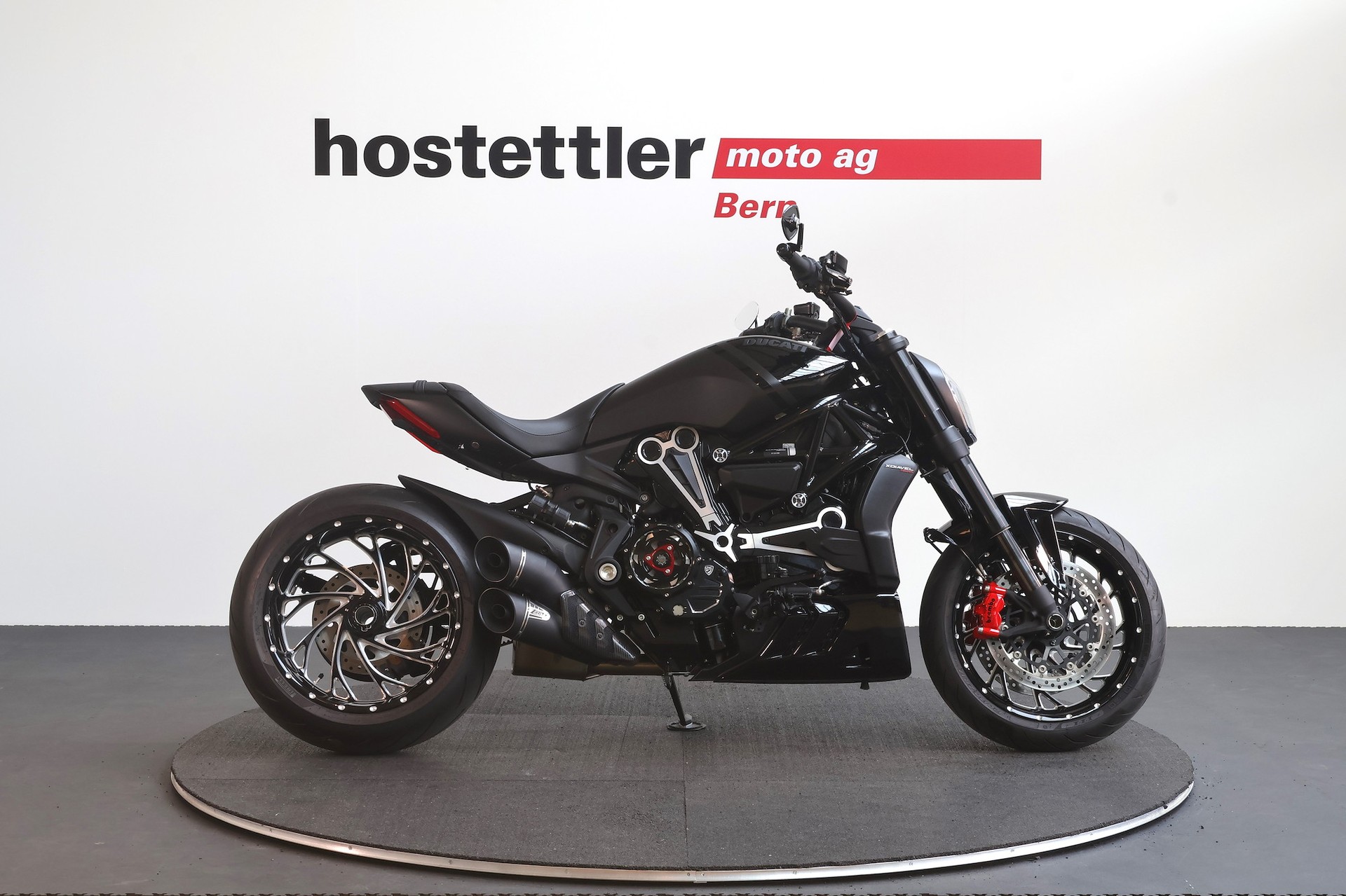DUCATI X Diavel Nera-showroom-element-1