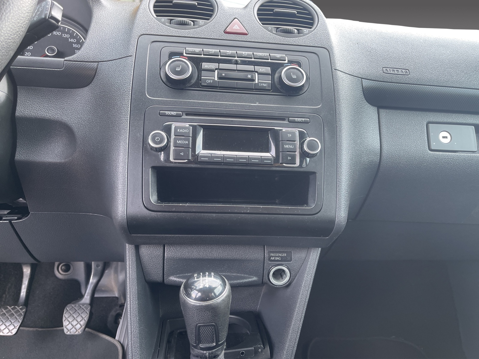 VW Caddy Maxi 1.6 TDI CR Blue Motion Family-image-13