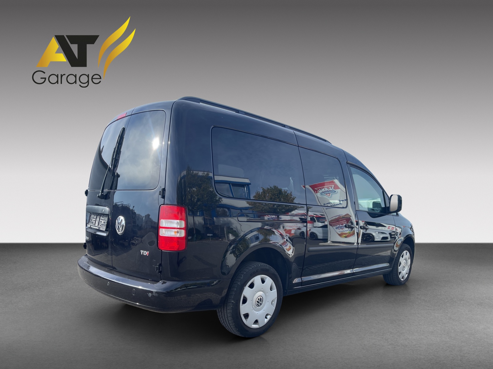 VW Caddy Maxi 1.6 TDI CR Blue Motion Family-image-5
