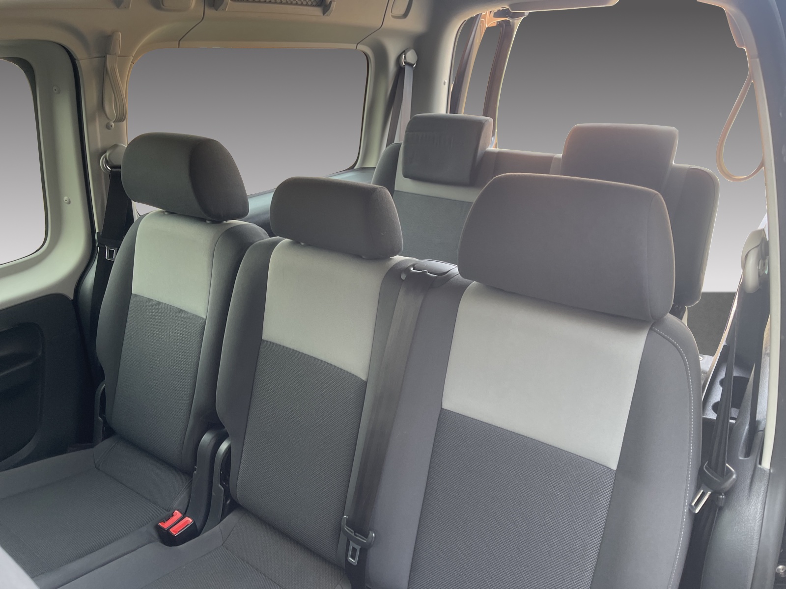 VW Caddy Maxi 1.6 TDI CR Blue Motion Family-image-11