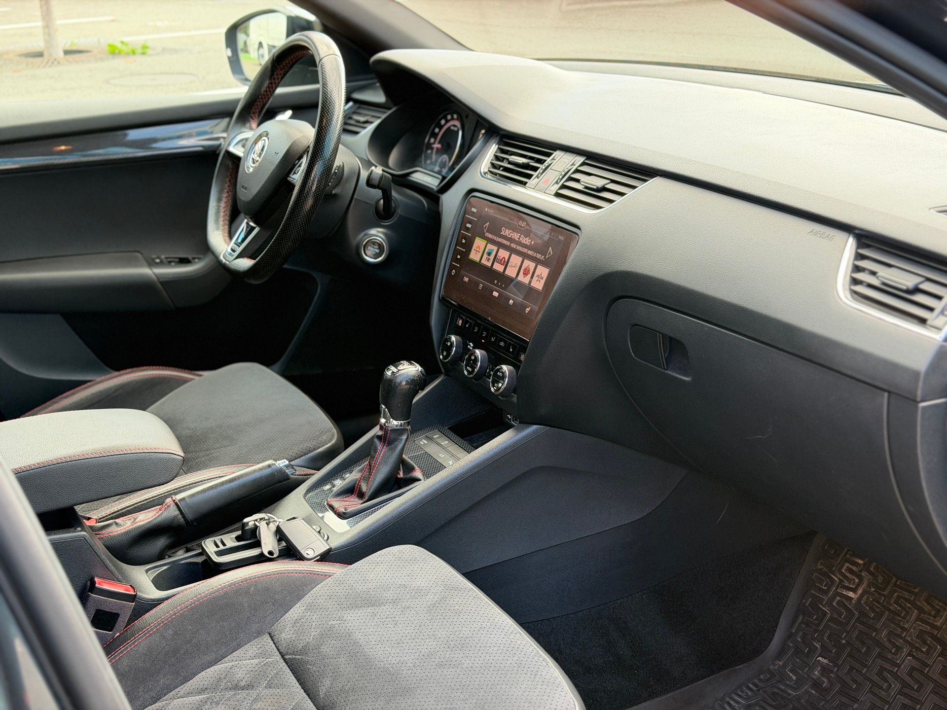 SKODA Octavia Combi 2.0 TDI RS 4x4 DSG-image-22