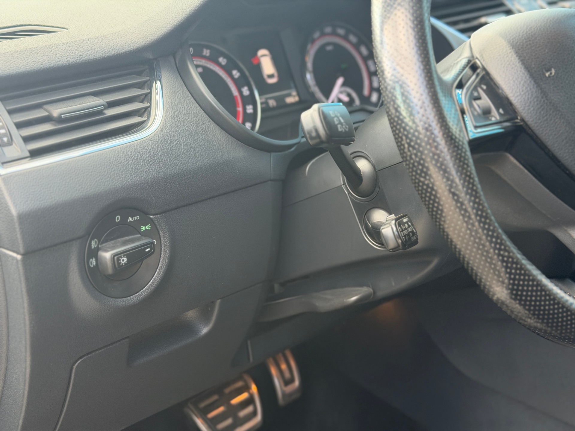 SKODA Octavia Combi 2.0 TDI RS 4x4 DSG-image-14
