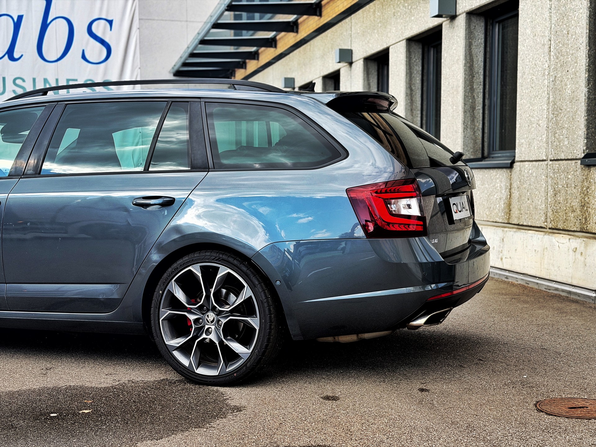 SKODA Octavia Combi 2.0 TDI RS 4x4 DSG-image-11