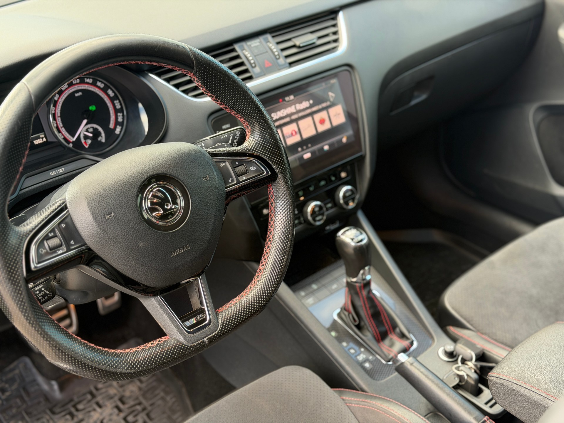 SKODA Octavia Combi 2.0 TDI RS 4x4 DSG-image-13
