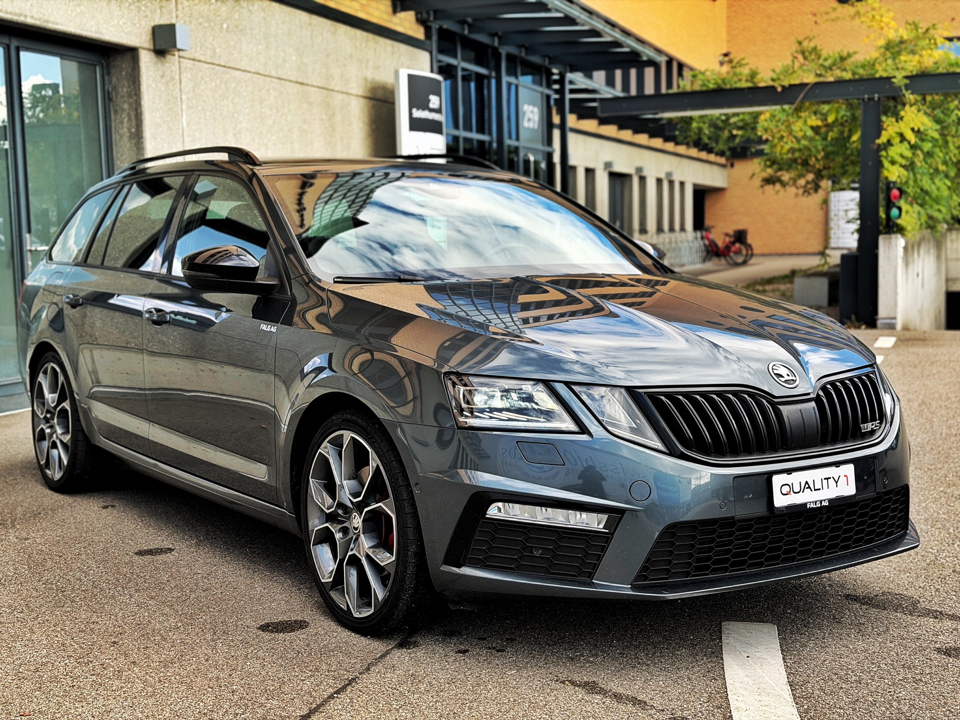 SKODA Octavia Combi 2.0 TDI RS 4x4 DSG-image-2