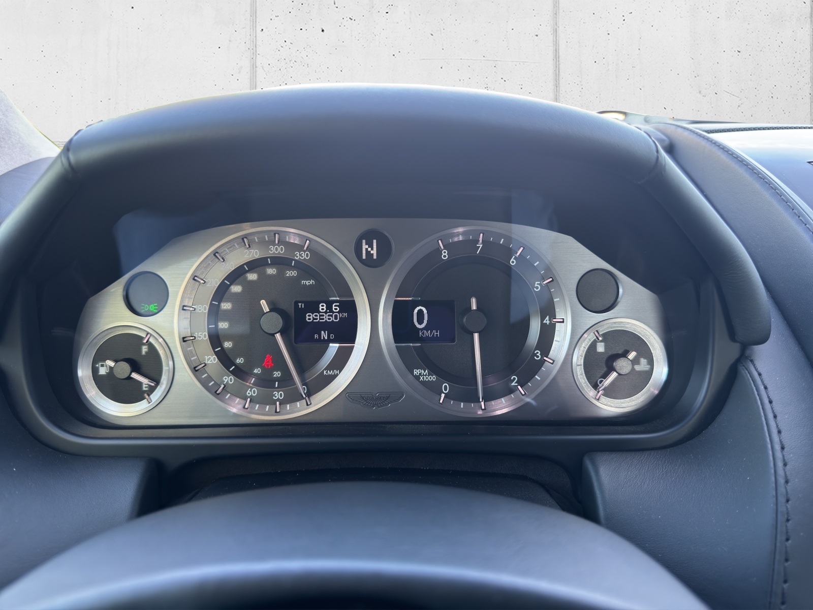 ASTON MARTIN V8 Vantage 4.7 Sportshift-image-9