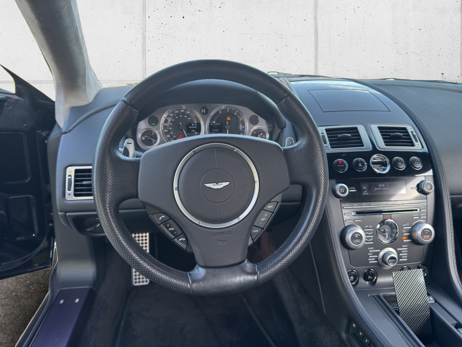 ASTON MARTIN V8 Vantage 4.7 Sportshift-image-15