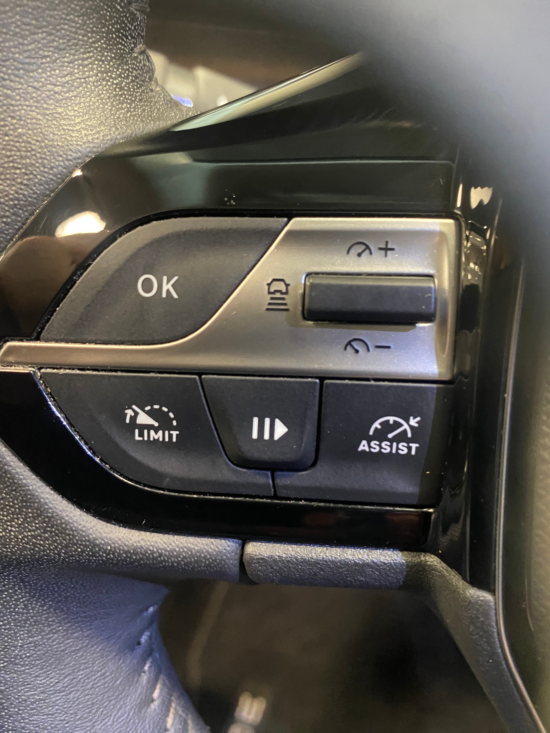 PEUGEOT 308 SW 1.5 BlueHDI Allure Pack EAT8-image-11