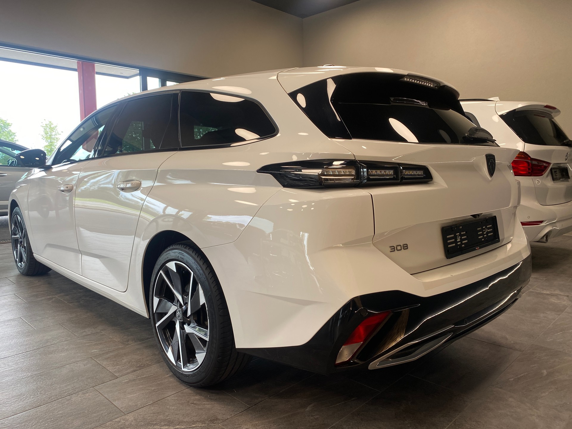 PEUGEOT 308 SW 1.5 BlueHDI Allure Pack EAT8-image-1