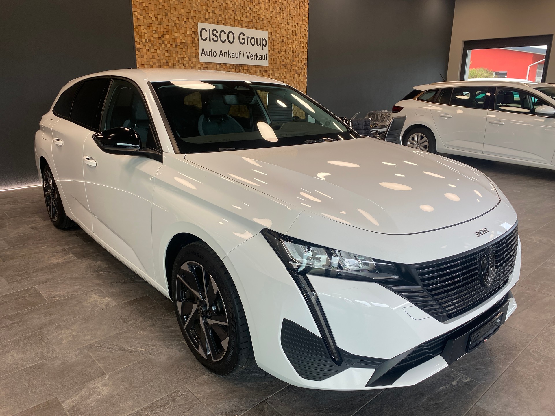 PEUGEOT 308 SW 1.5 BlueHDI Allure Pack EAT8-image-3