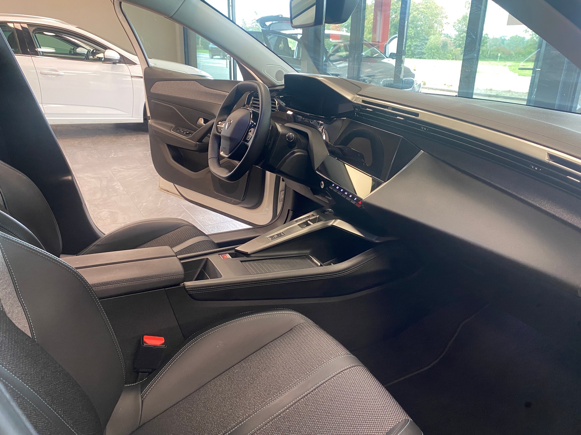 PEUGEOT 308 SW 1.5 BlueHDI Allure Pack EAT8-image-5