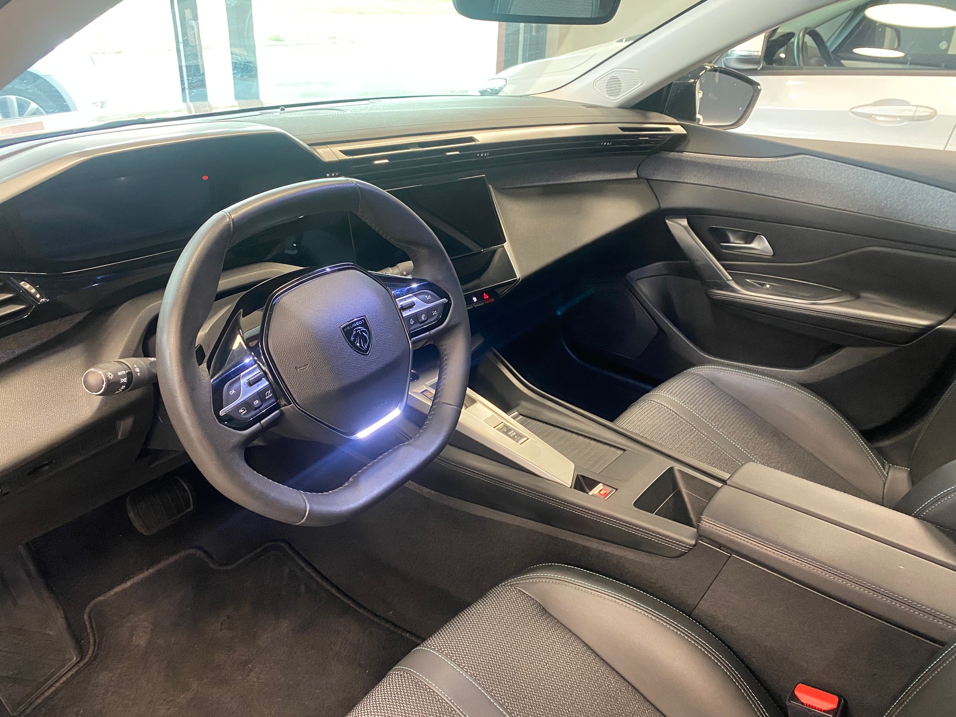 PEUGEOT 308 SW 1.5 BlueHDI Allure Pack EAT8-image-4