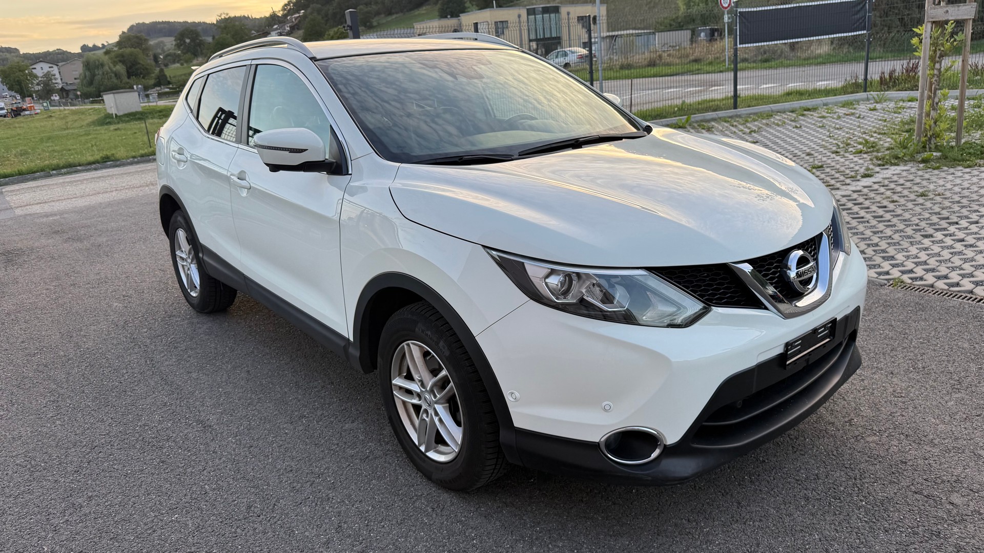 NISSAN Qashqai 1.2 DIG-T N-Connecta Xtronic CVT-image-2