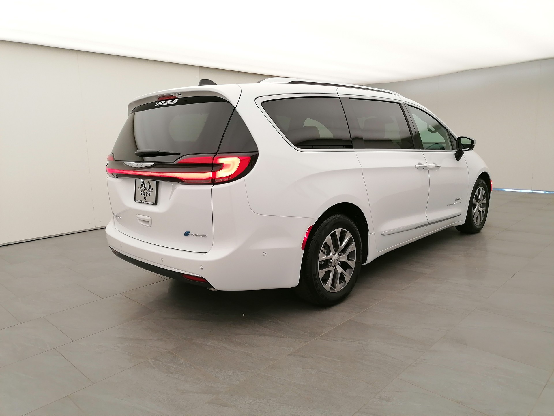 CHRYSLER Pacifica Pinnacle 3.6l Plug-In-Hybrid-showroom-element-3