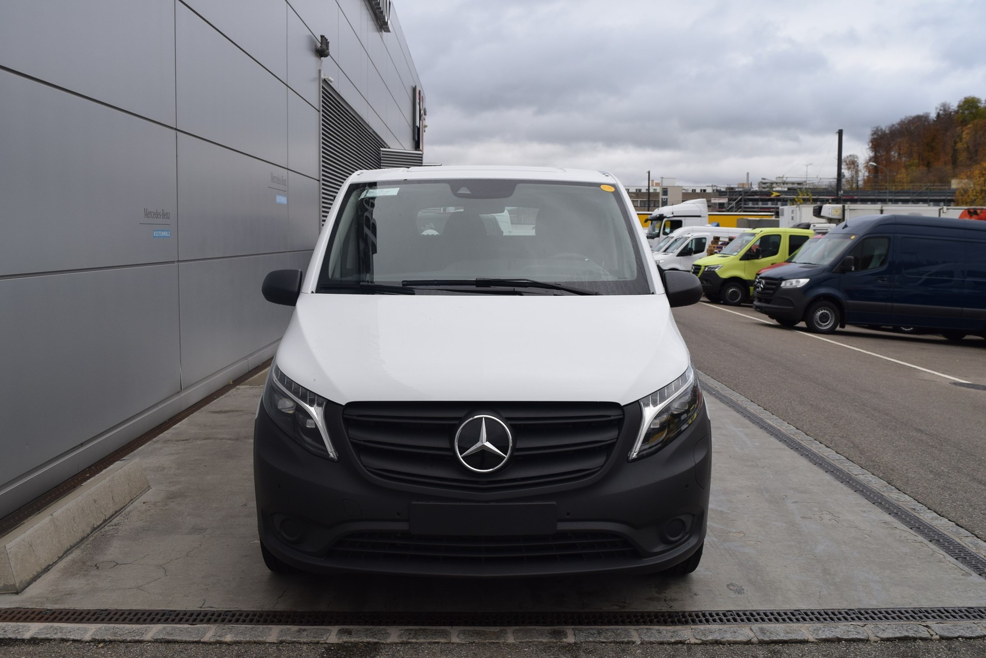MERCEDES-BENZ eVito 112 KA 3200mm L-image-1