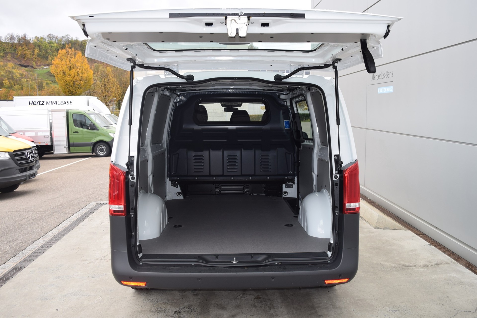 MERCEDES-BENZ eVito 112 KA 3200mm L-image-4