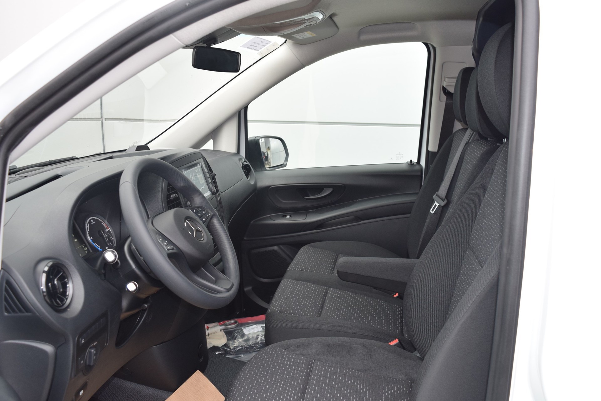 MERCEDES-BENZ eVito 112 KA 3200mm L-image-5