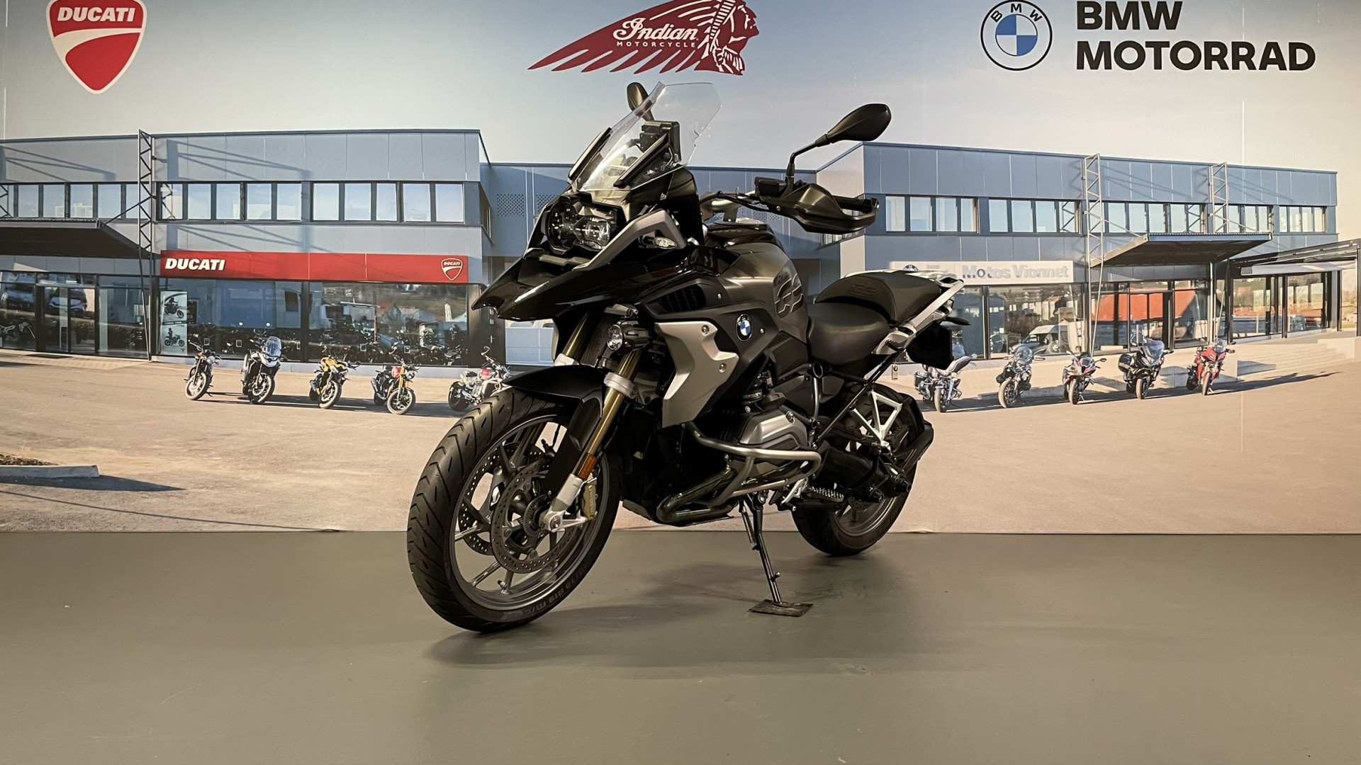 BMW R 1200 GS Exclusive-showroom-element-2