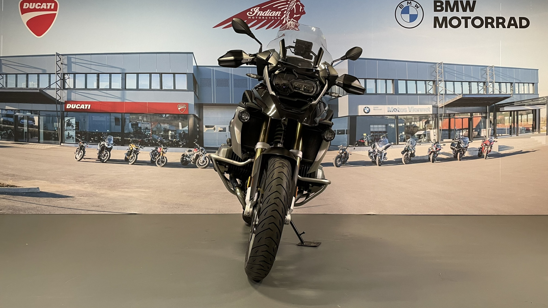 BMW R 1200 GS Exclusive-showroom-element-1
