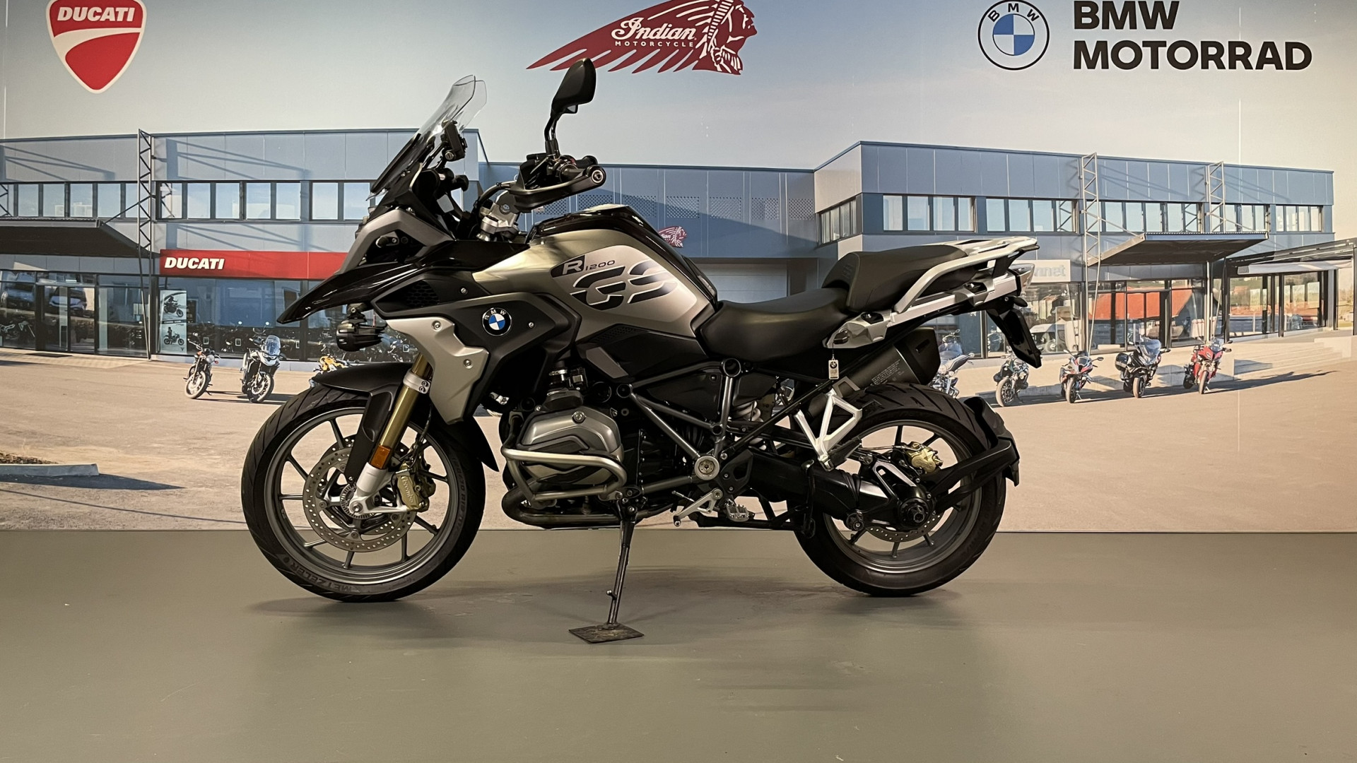 BMW R 1200 GS Exclusive-showroom-element-3