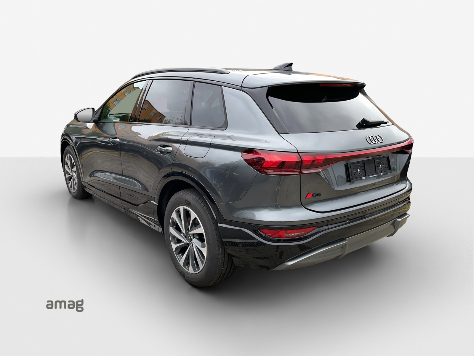 AUDI Q6 e-tron quattro-image-2
