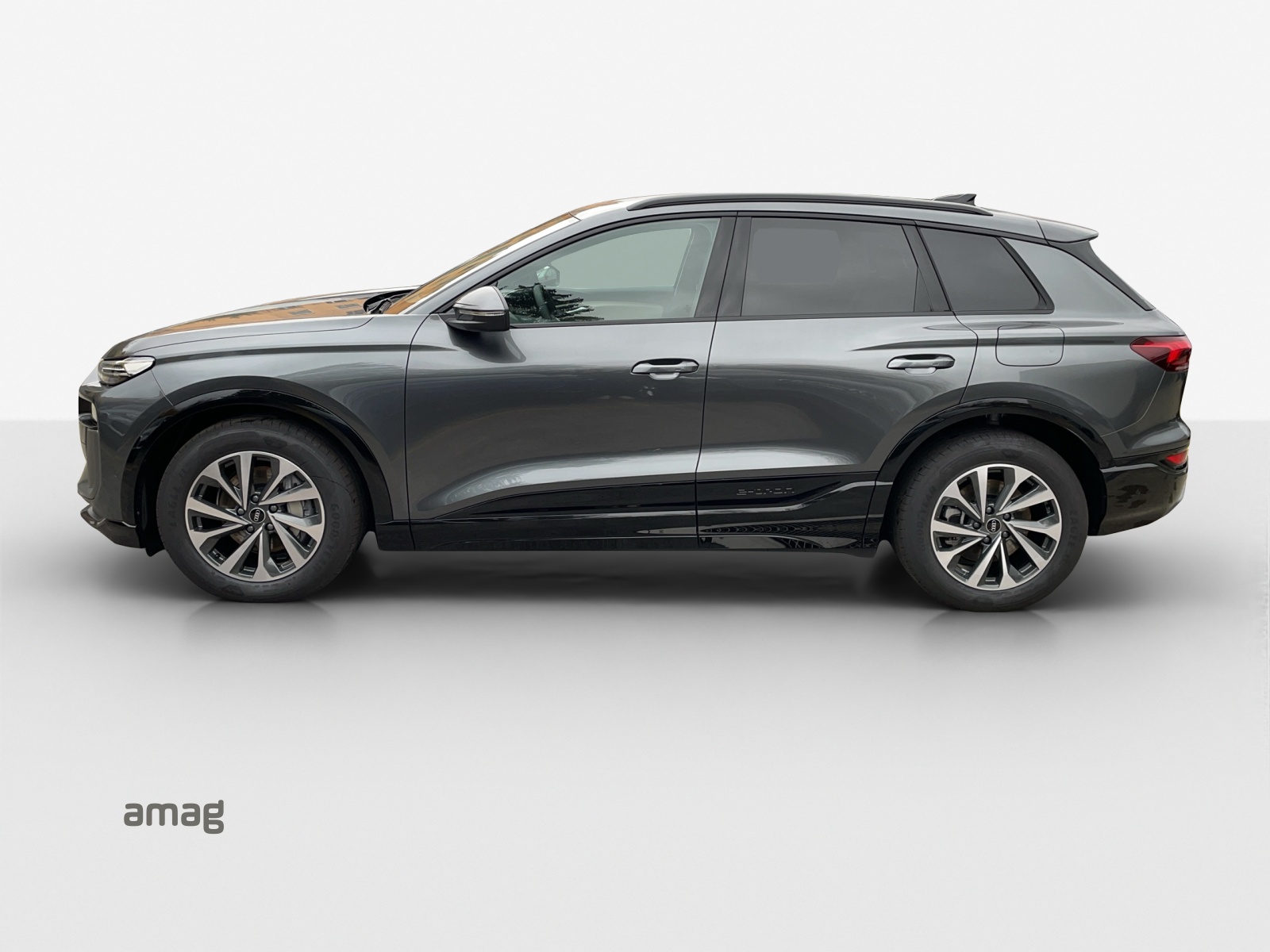 AUDI Q6 e-tron quattro-image-1