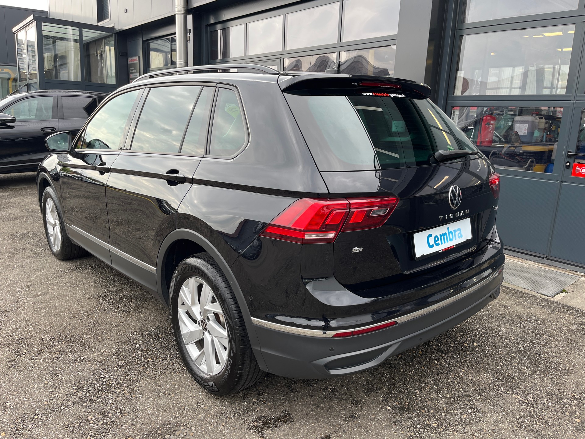 VW Tiguan 2.0 TDI SCR Life 4Motion DSG-image-3