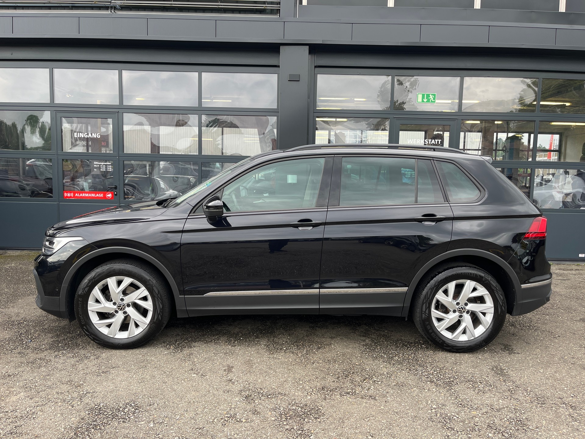 VW Tiguan 2.0 TDI SCR Life 4Motion DSG-image-2