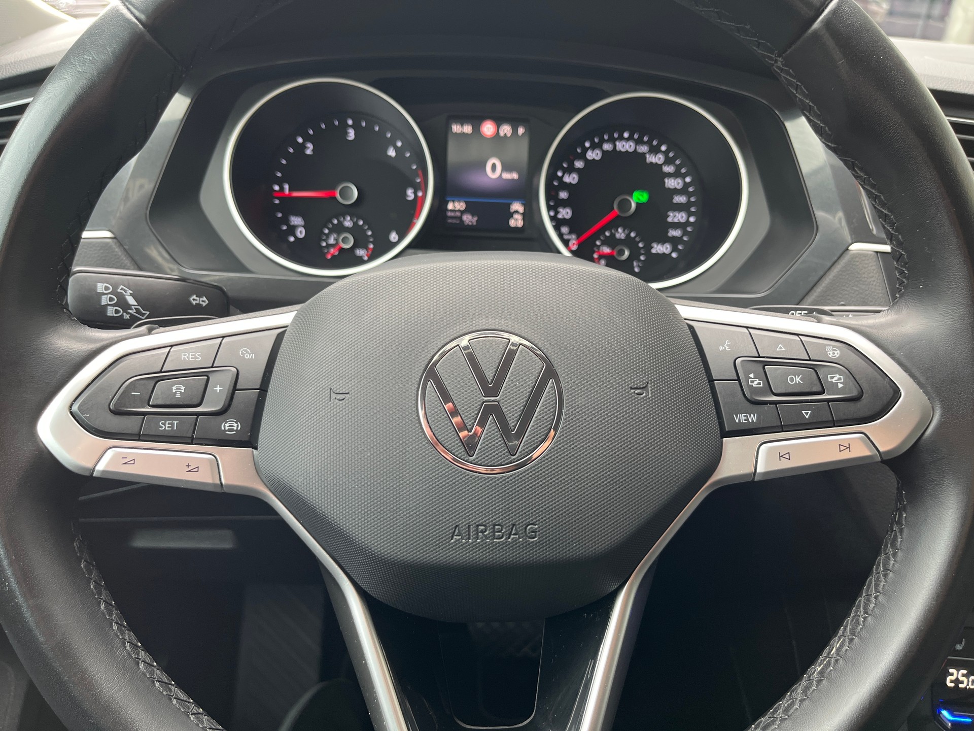 VW Tiguan 2.0 TDI SCR Life 4Motion DSG-image-14